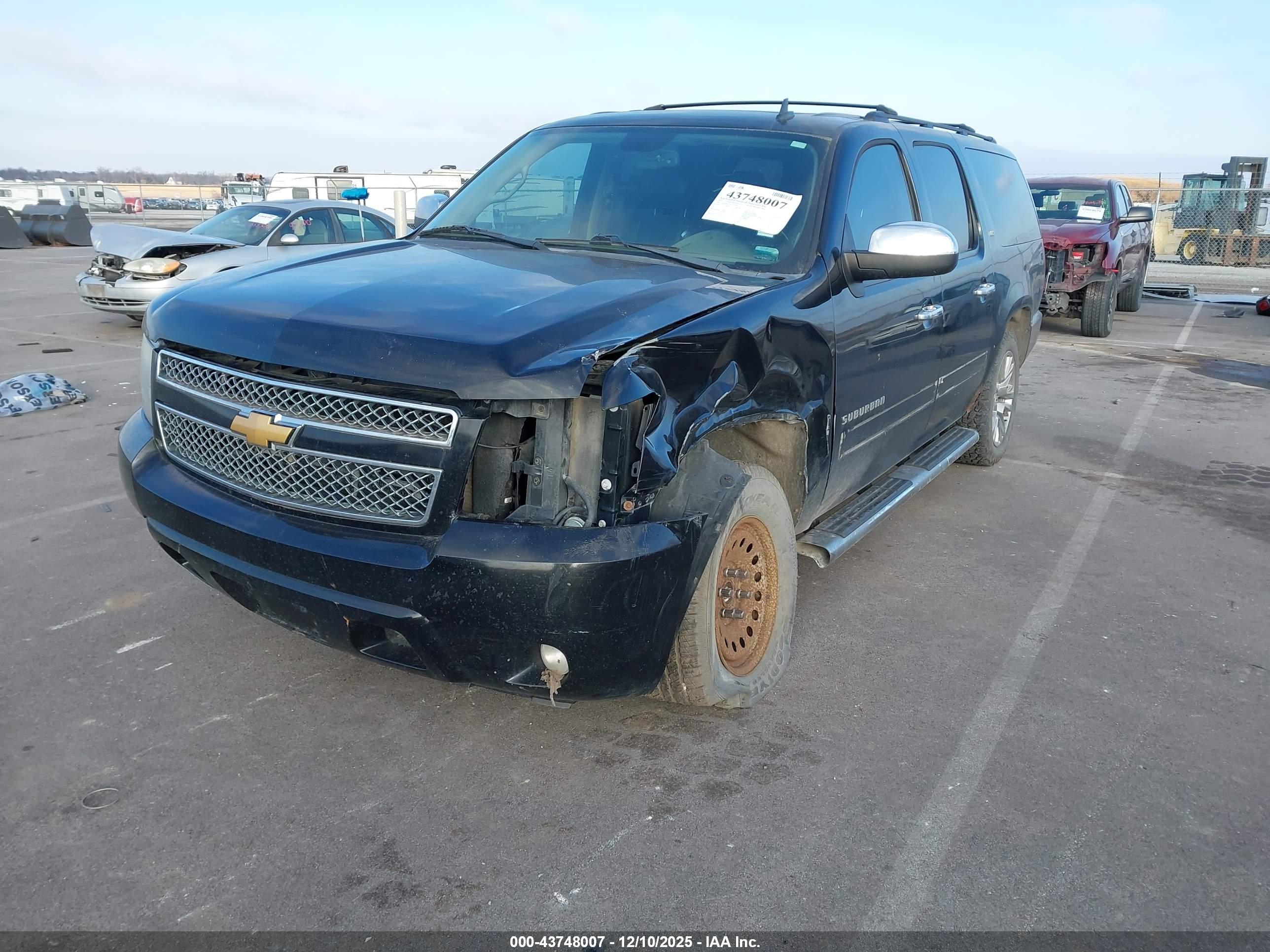 CHEVROLET SUBURBAN image 6
