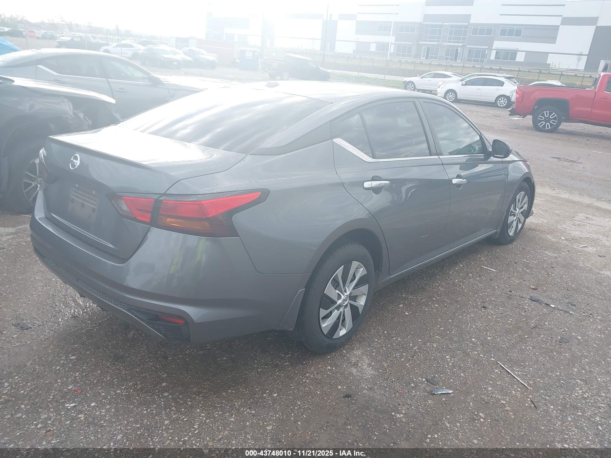 NISSAN ALTIMA image 4