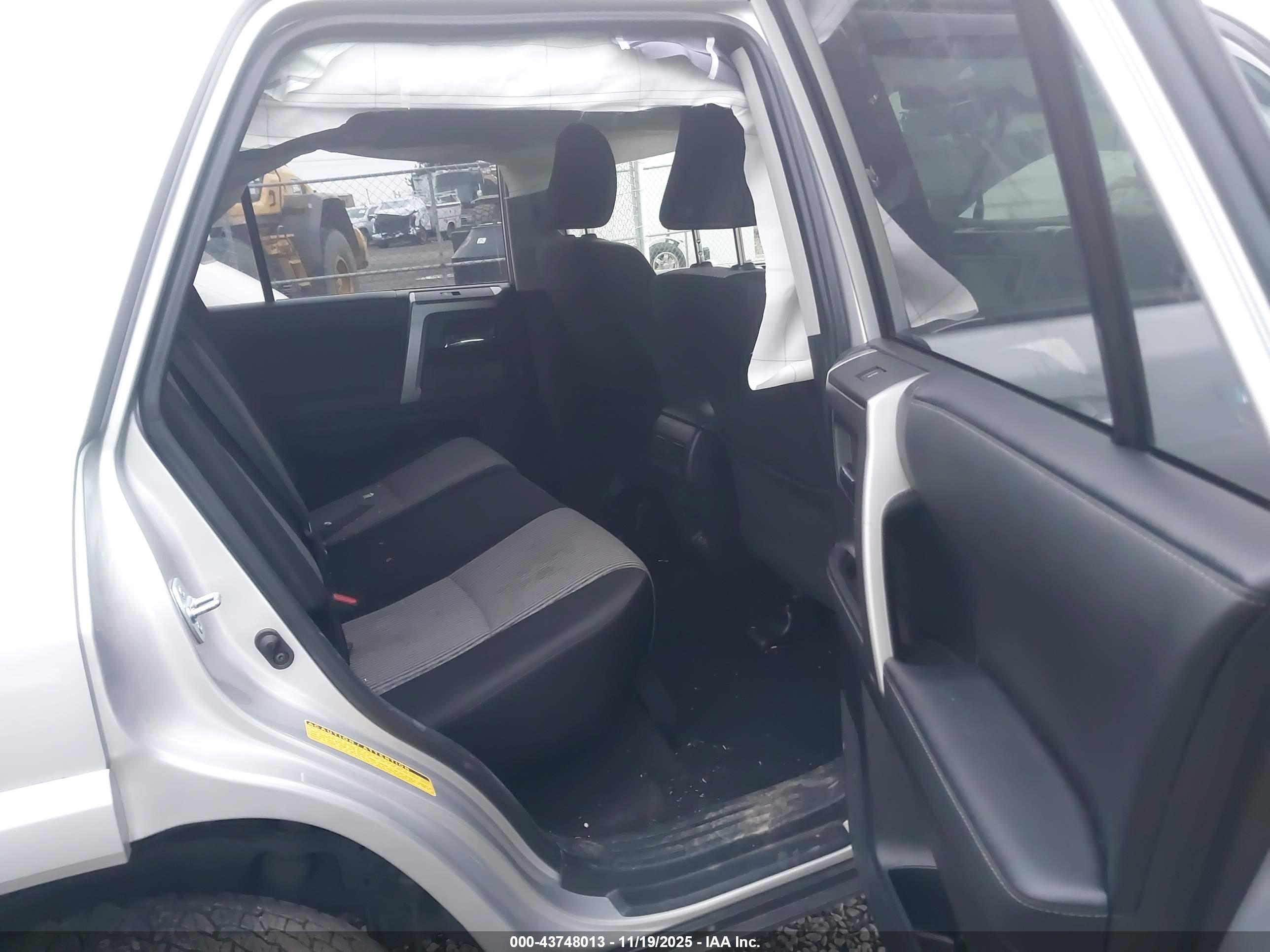 TOYOTA 4RUNNER image 8