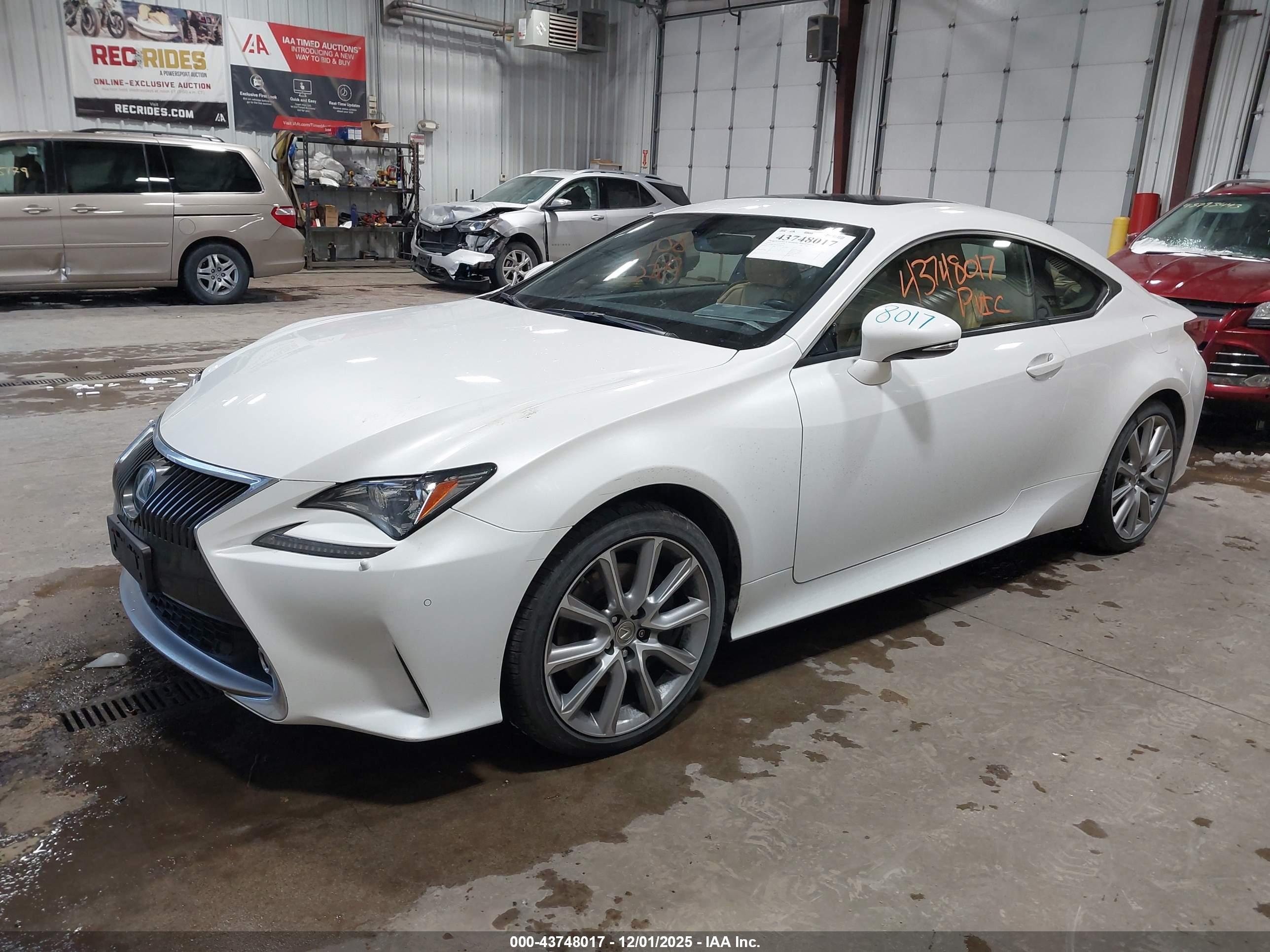 LEXUS RC image 2
