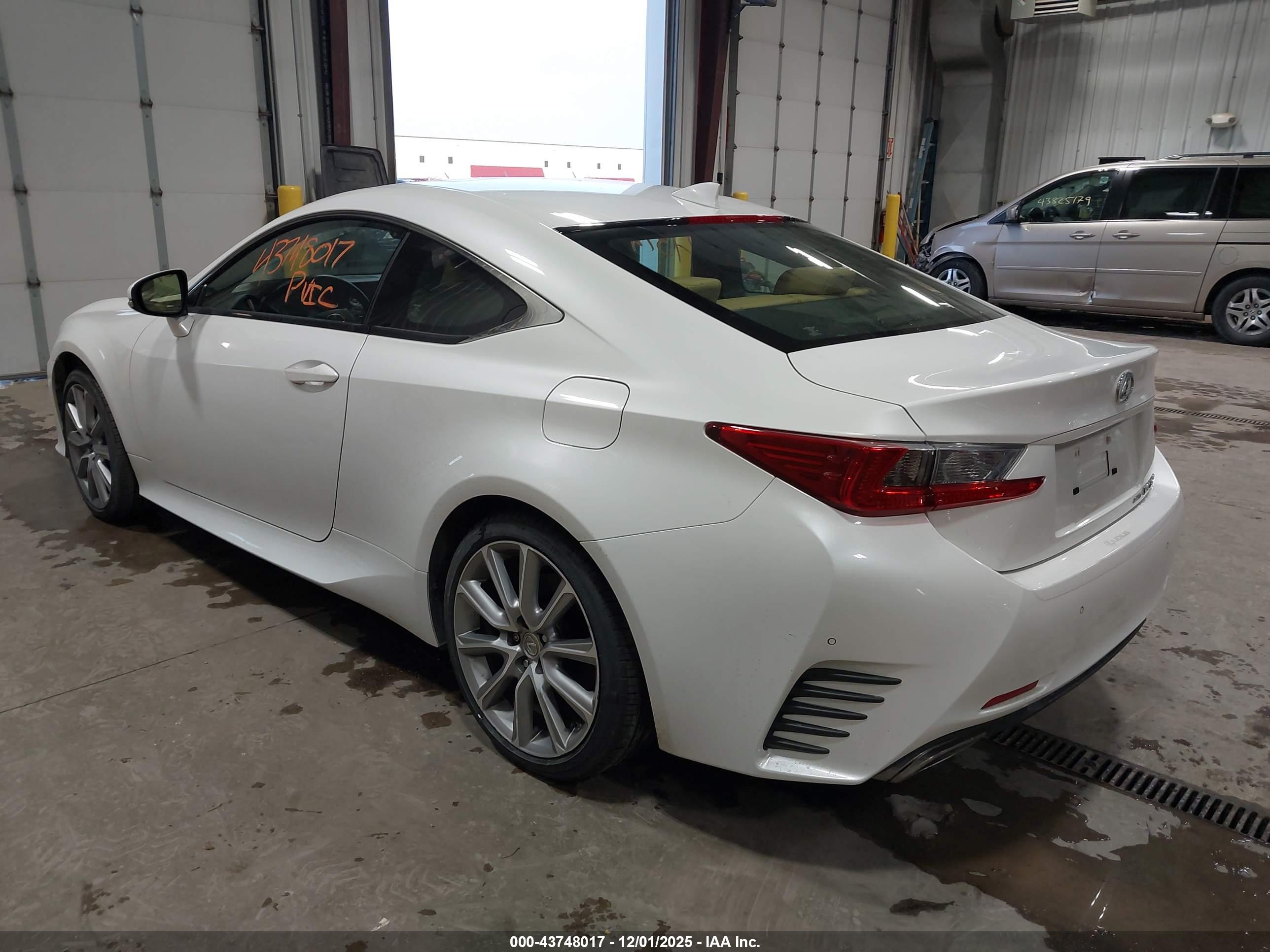 LEXUS RC image 3