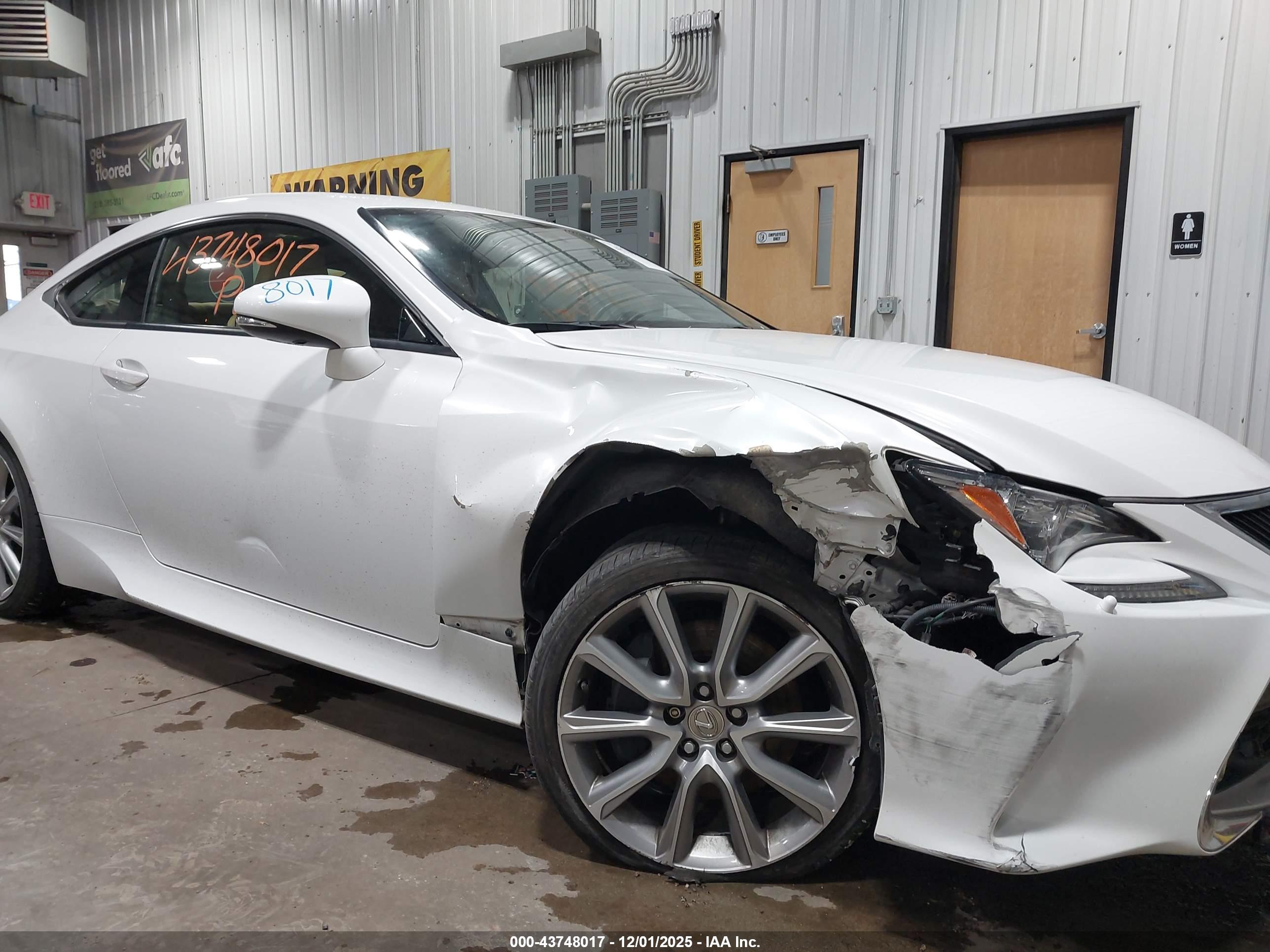LEXUS RC image 6