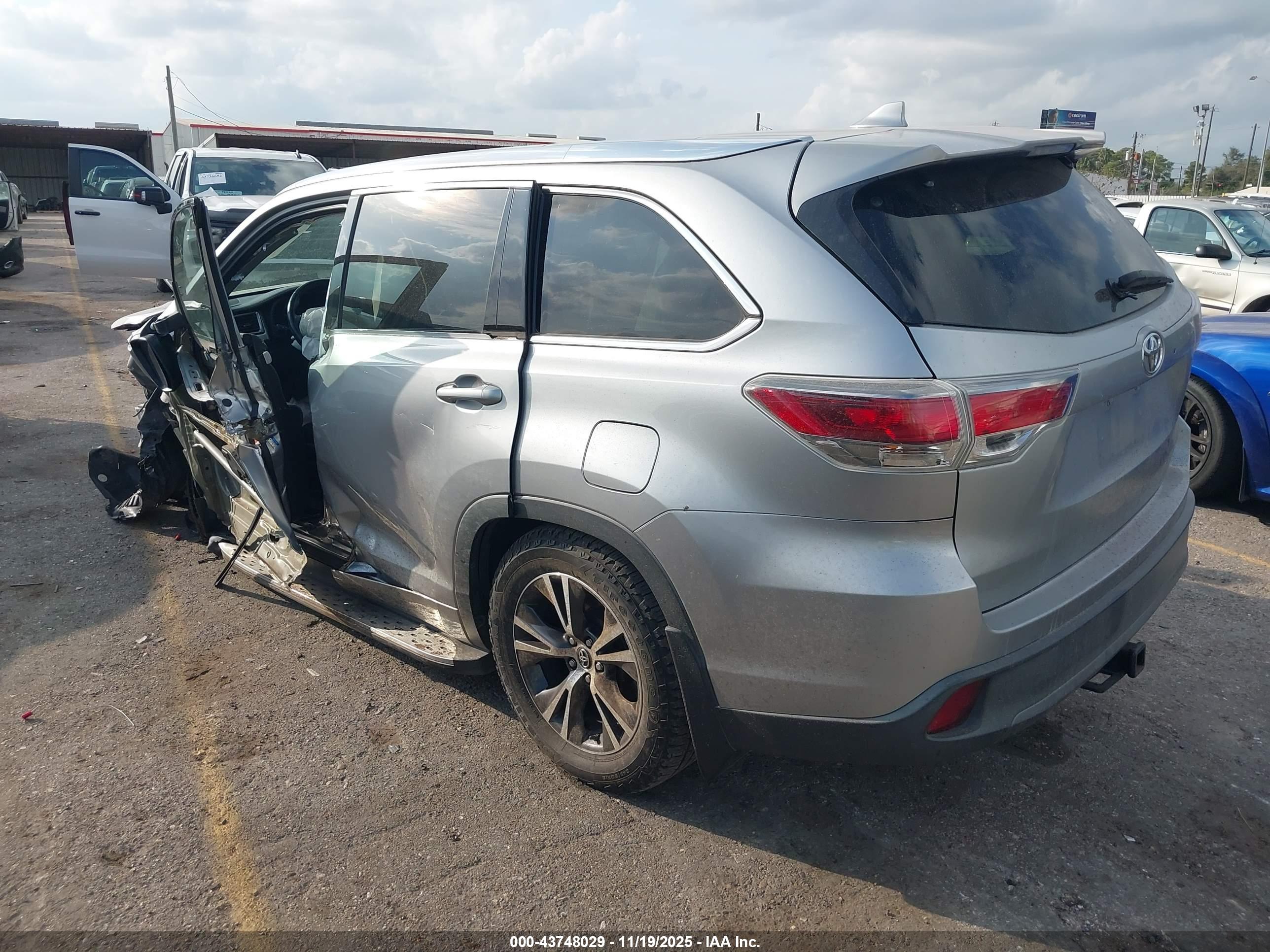 TOYOTA HIGHLANDER image 3