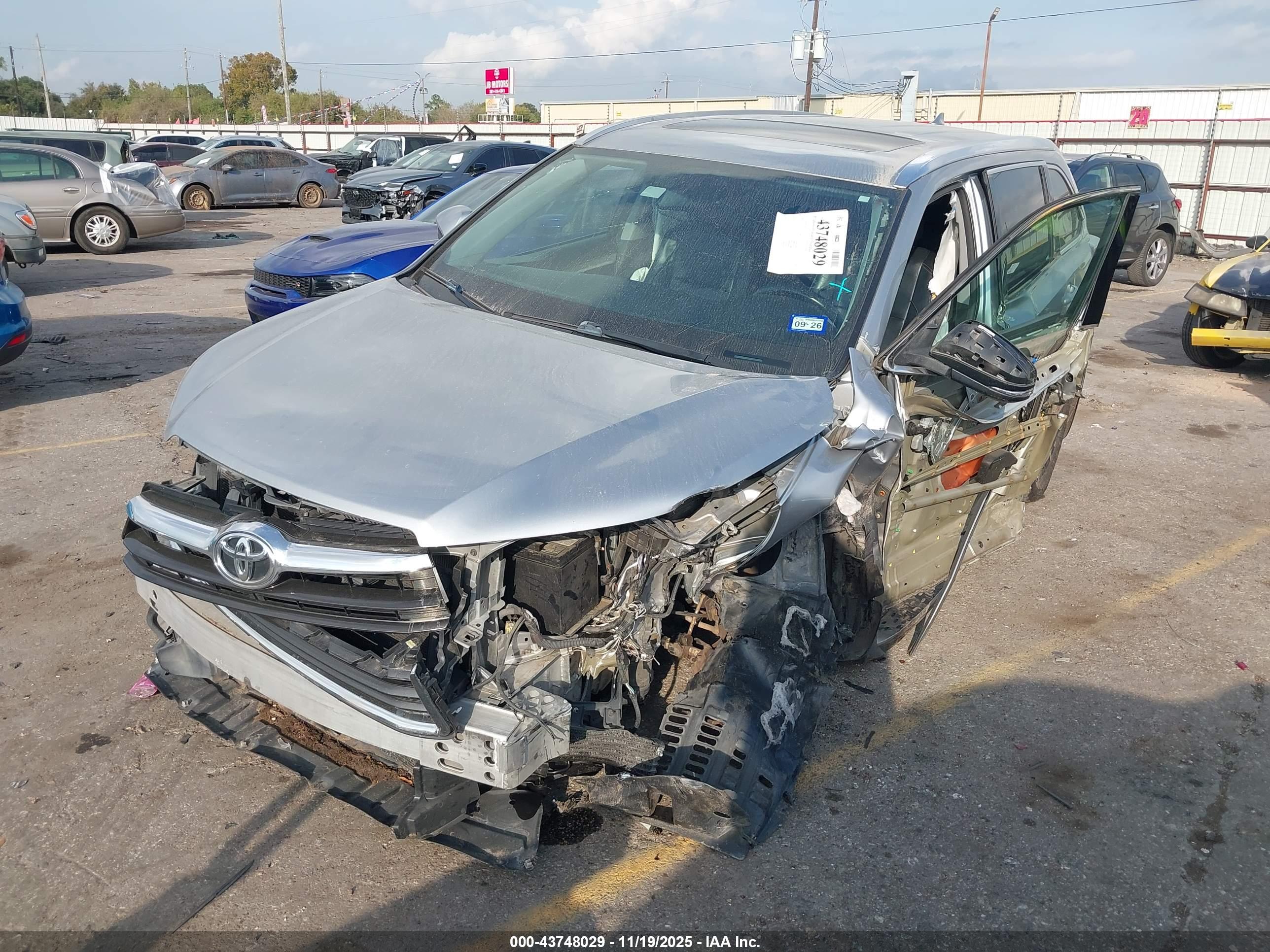 TOYOTA HIGHLANDER image 6