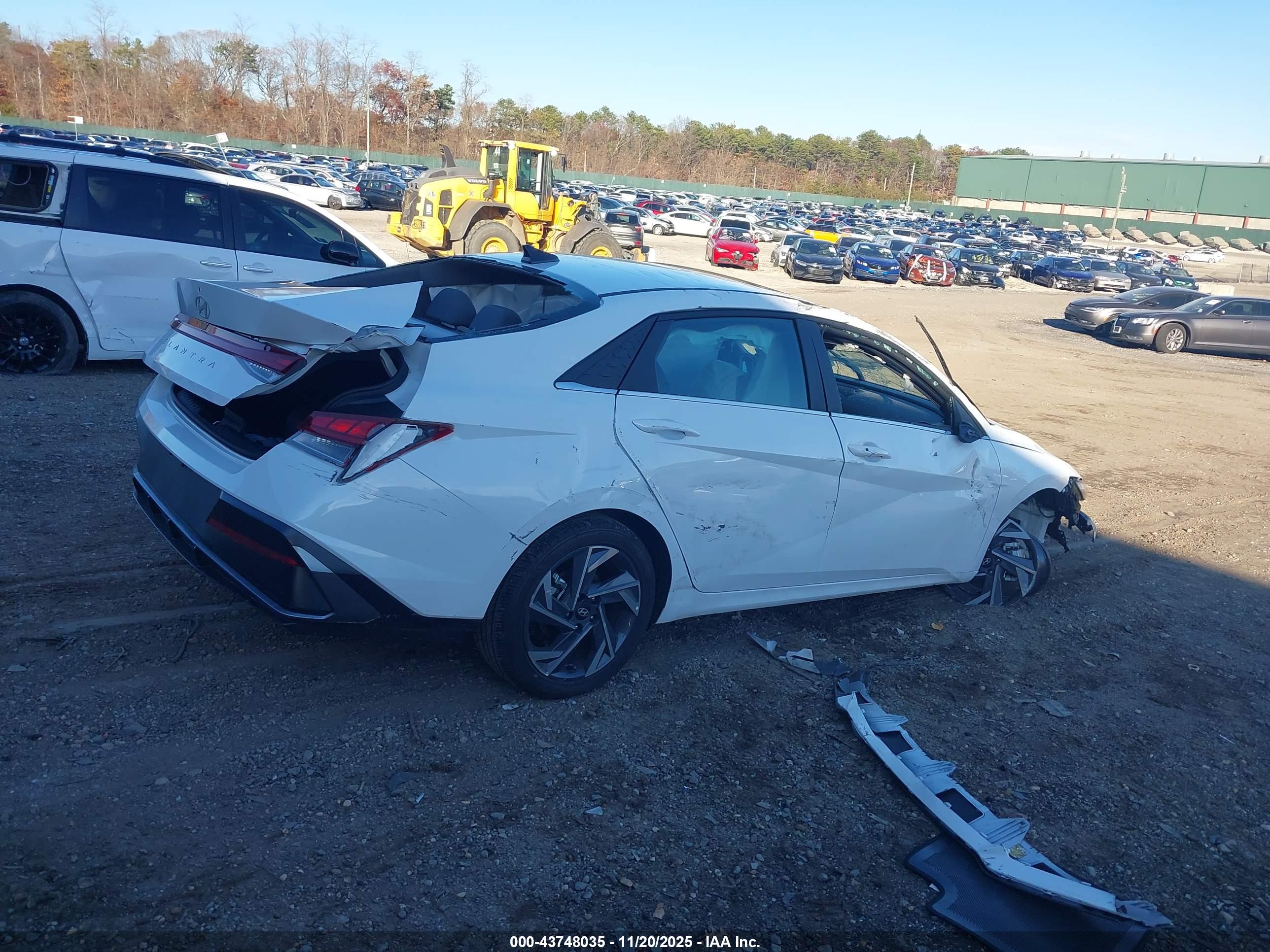 HYUNDAI ELANTRA image 4