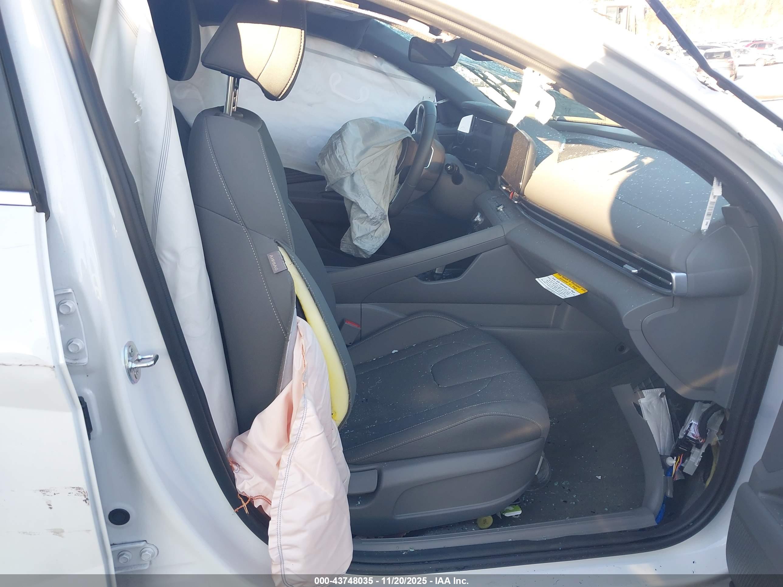 HYUNDAI ELANTRA image 5