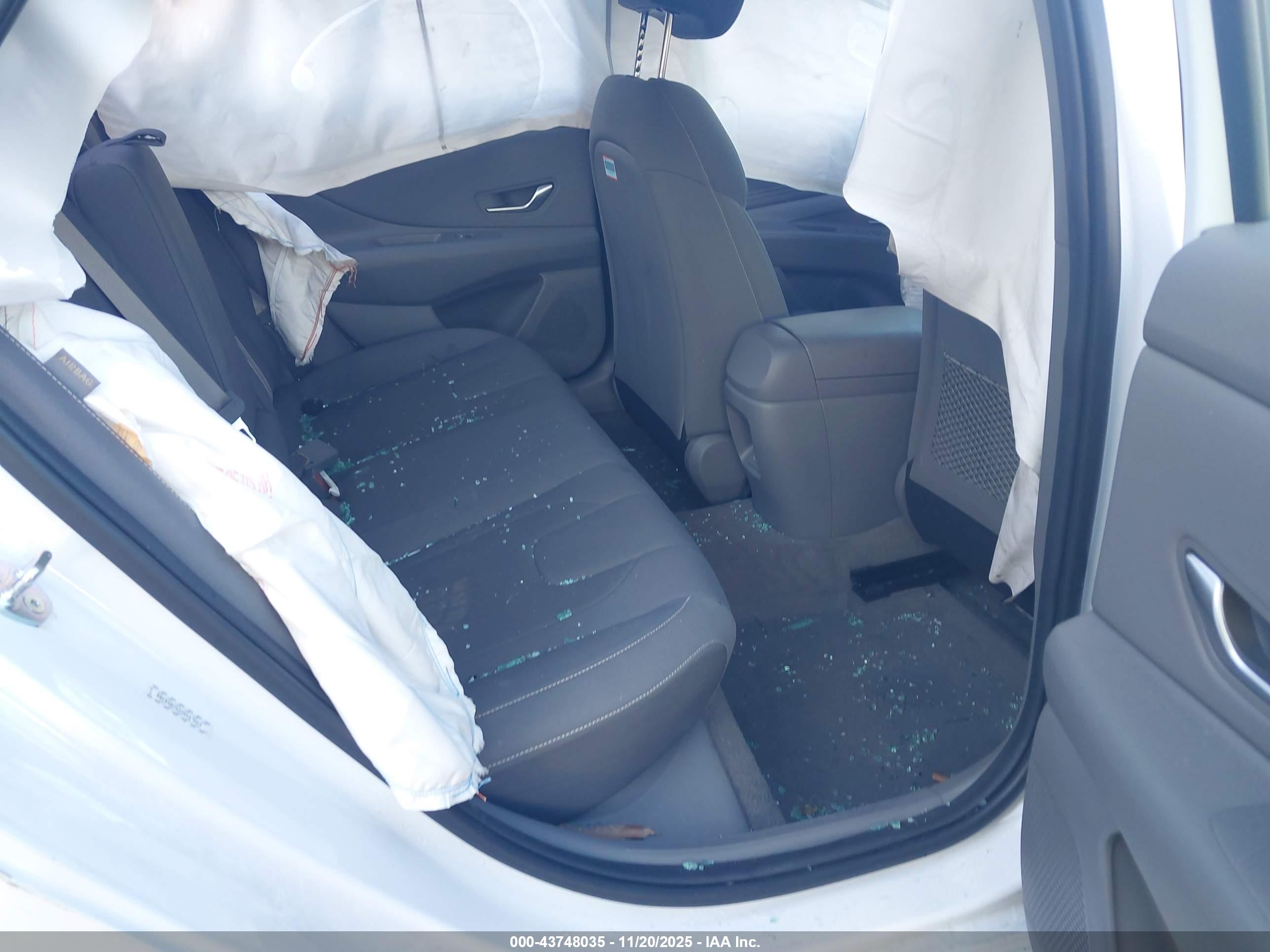 HYUNDAI ELANTRA image 8