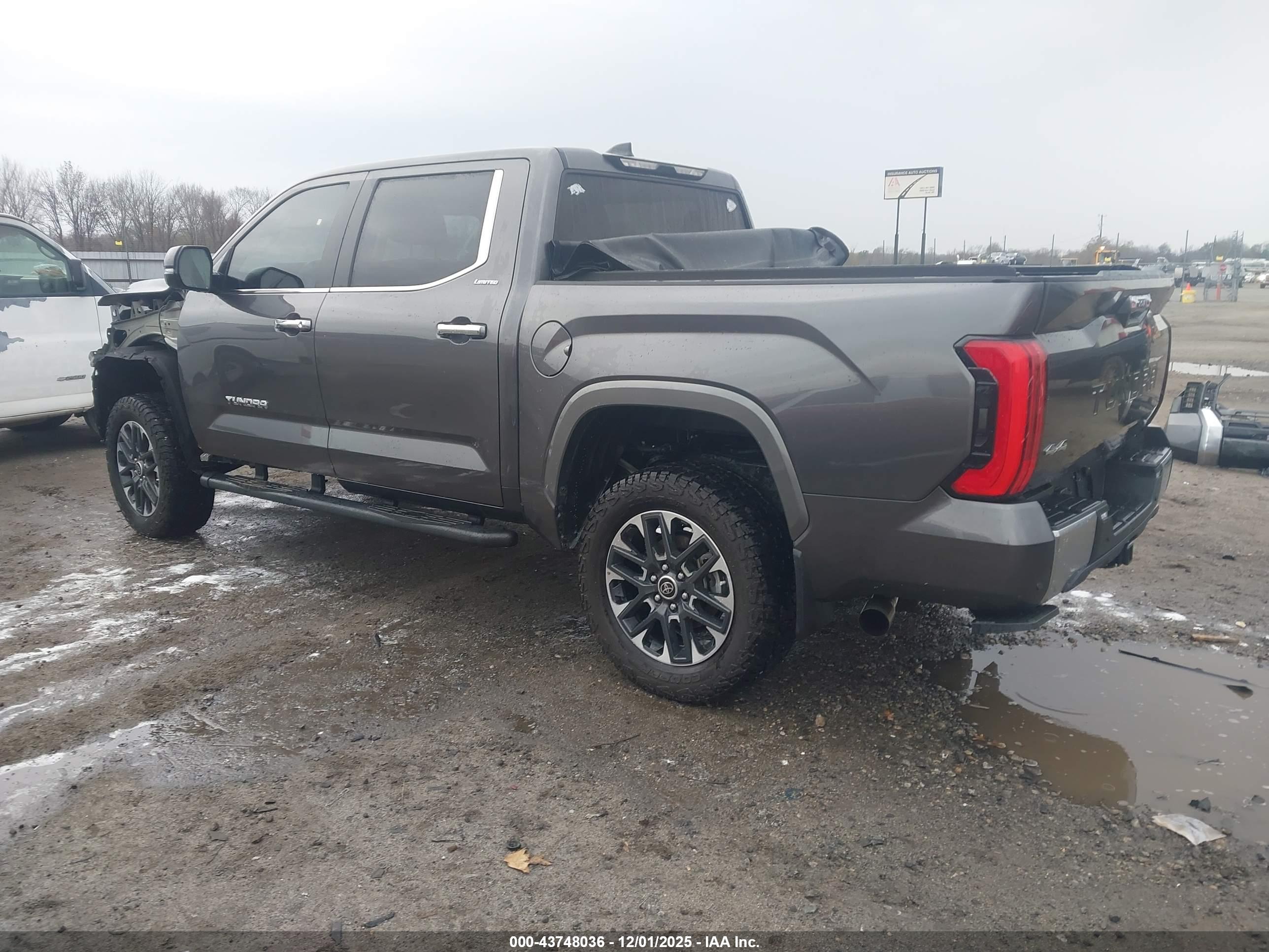 TOYOTA TUNDRA image 3