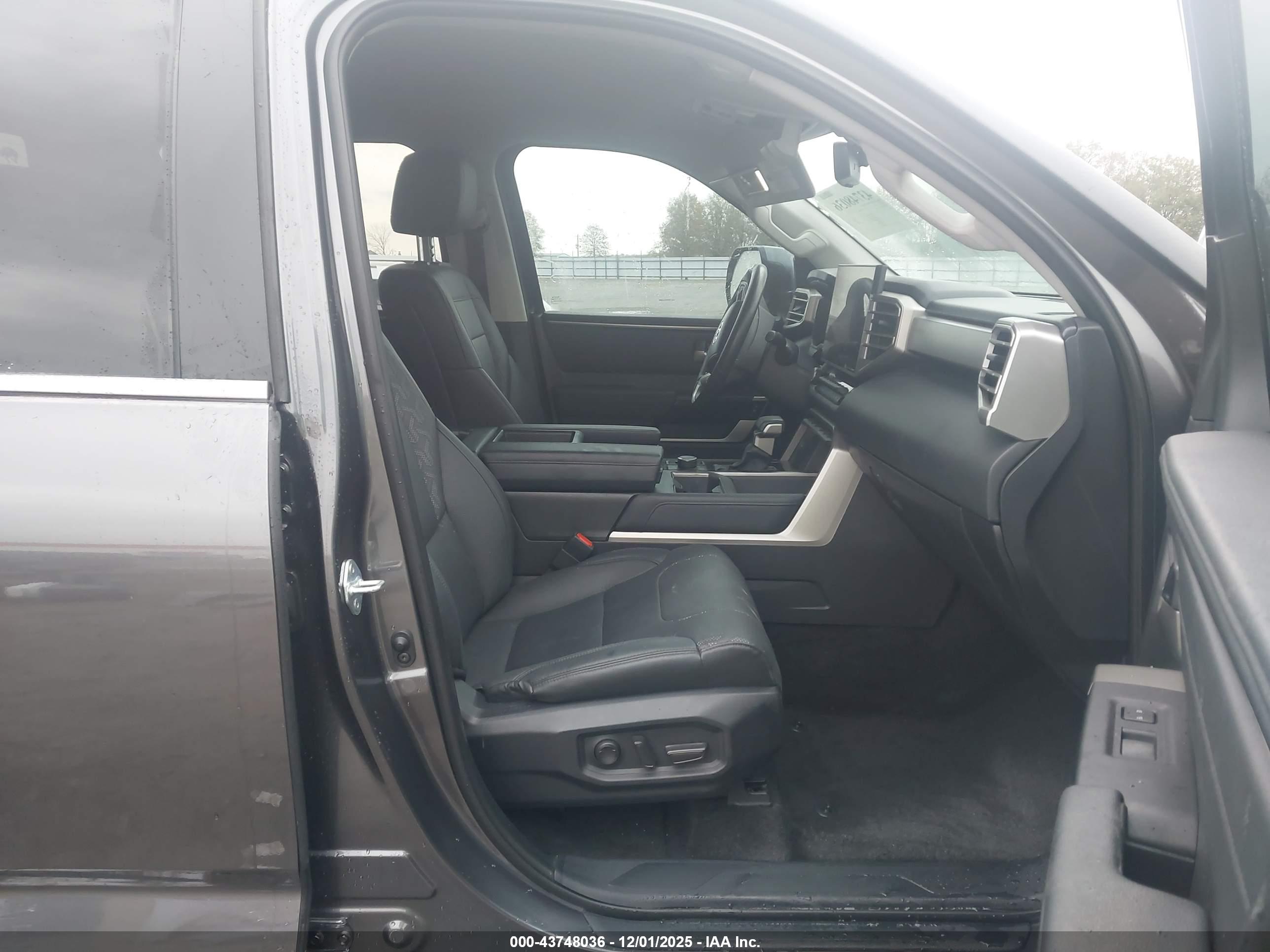 TOYOTA TUNDRA image 5