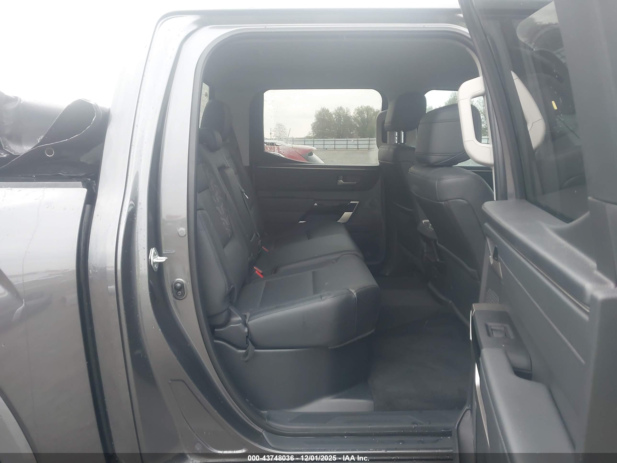 TOYOTA TUNDRA image 8