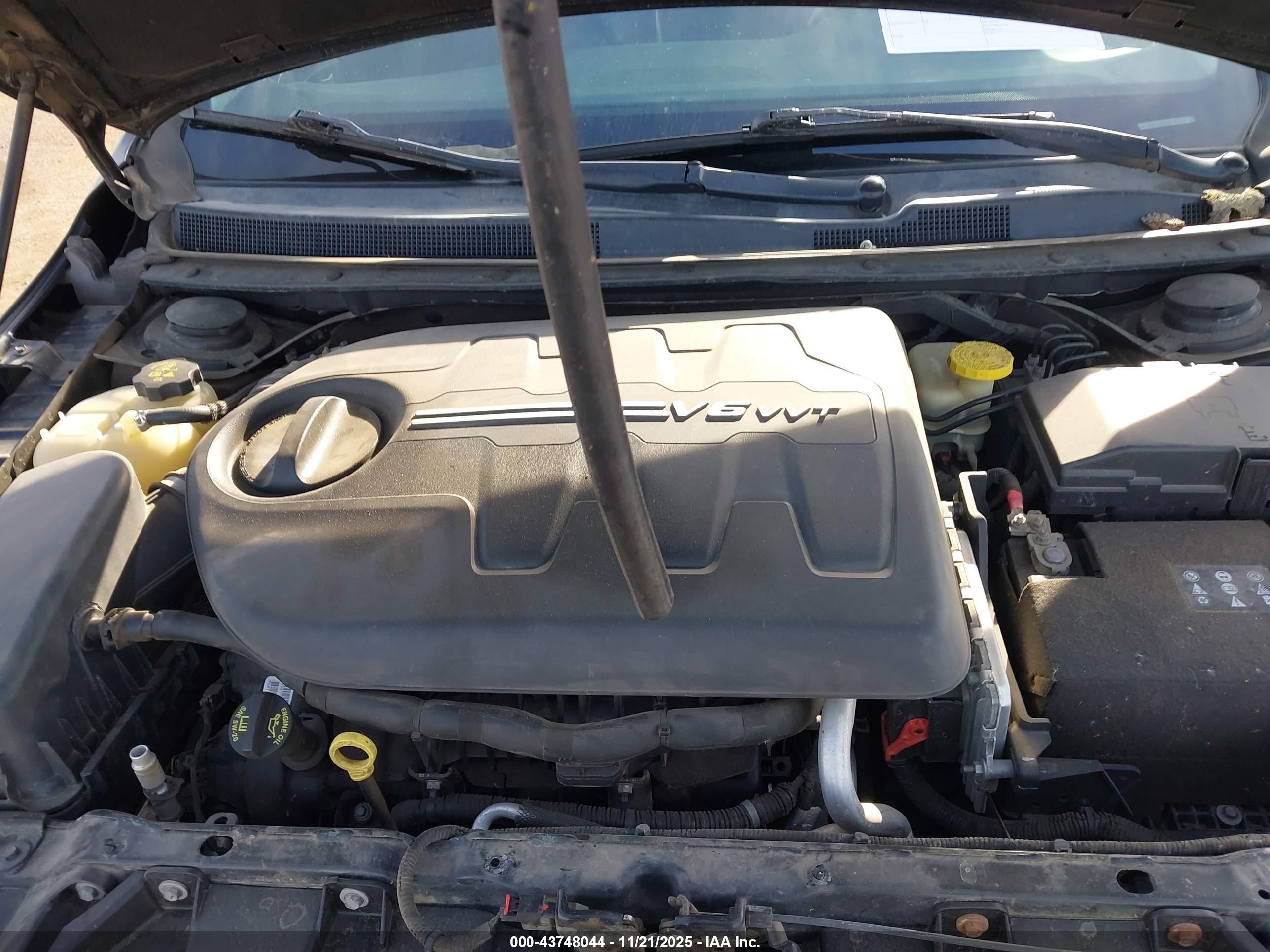 CHRYSLER 200 image 10