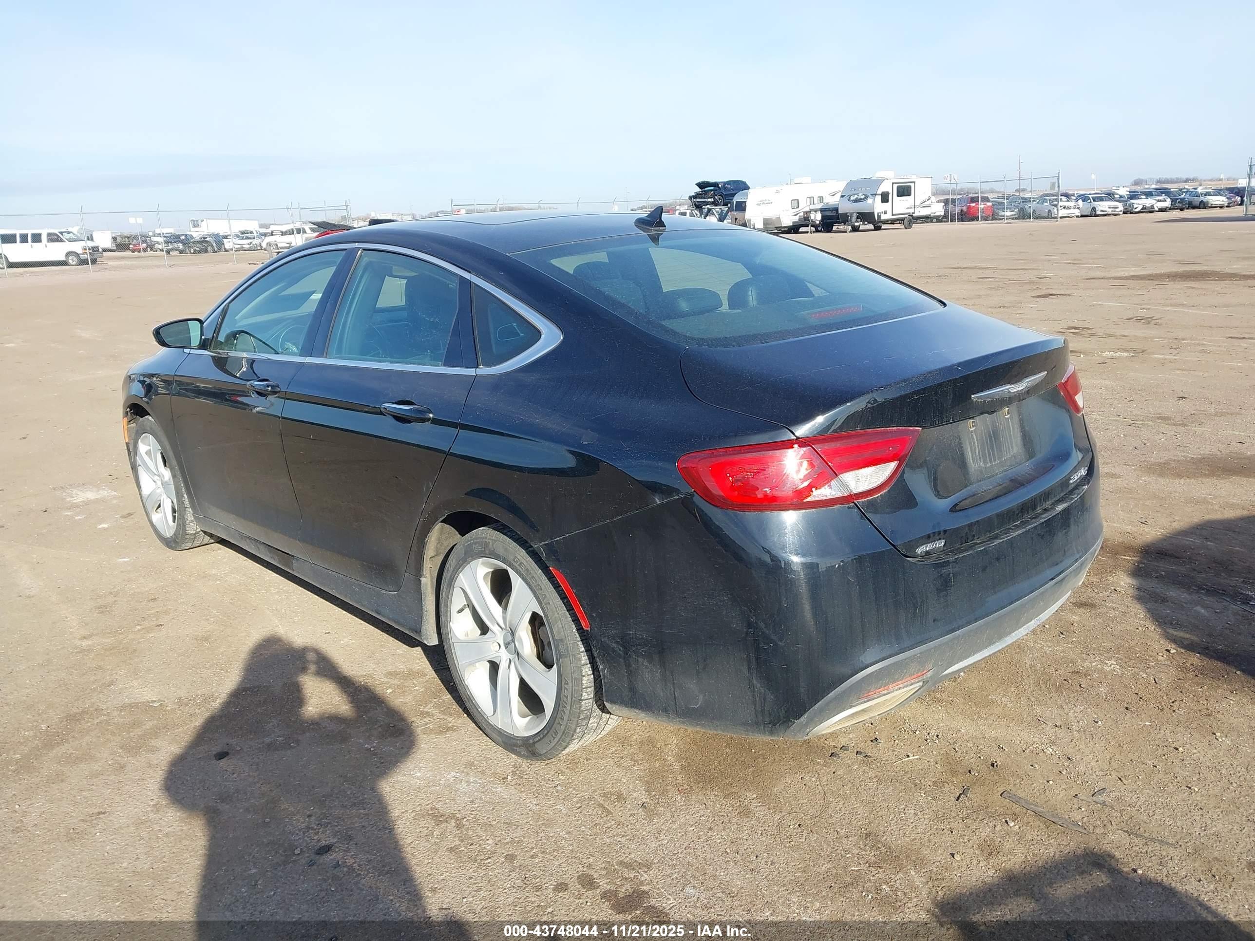 CHRYSLER 200 image 3