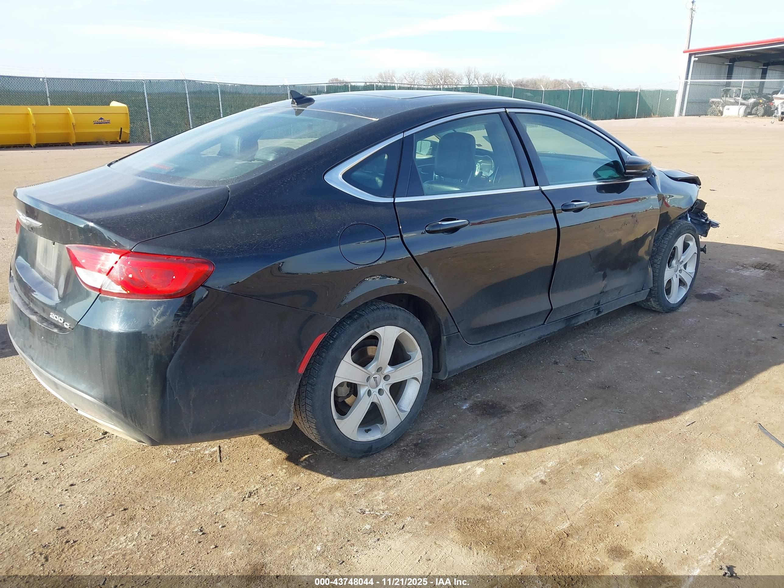 CHRYSLER 200 image 4