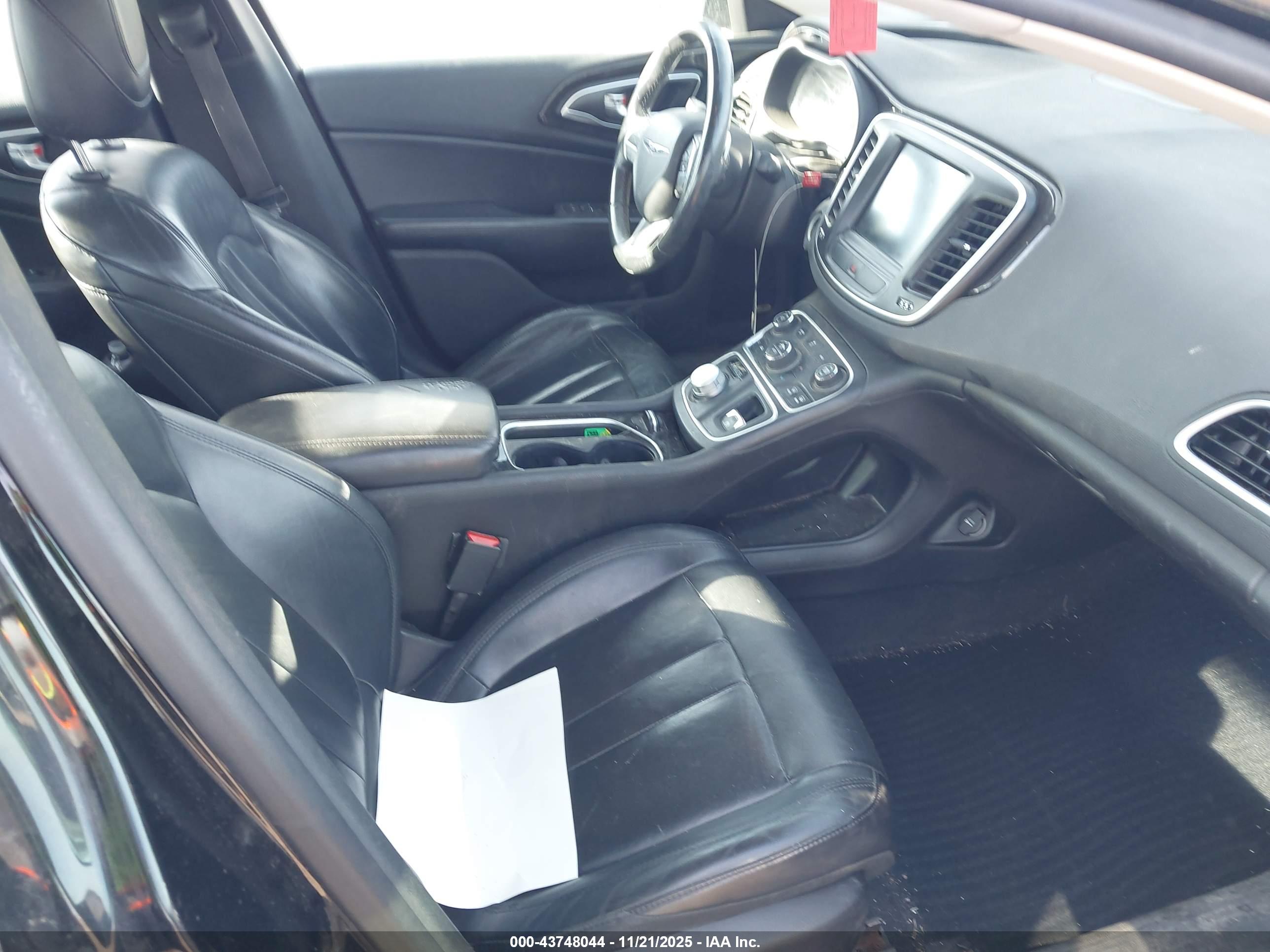 CHRYSLER 200 image 5