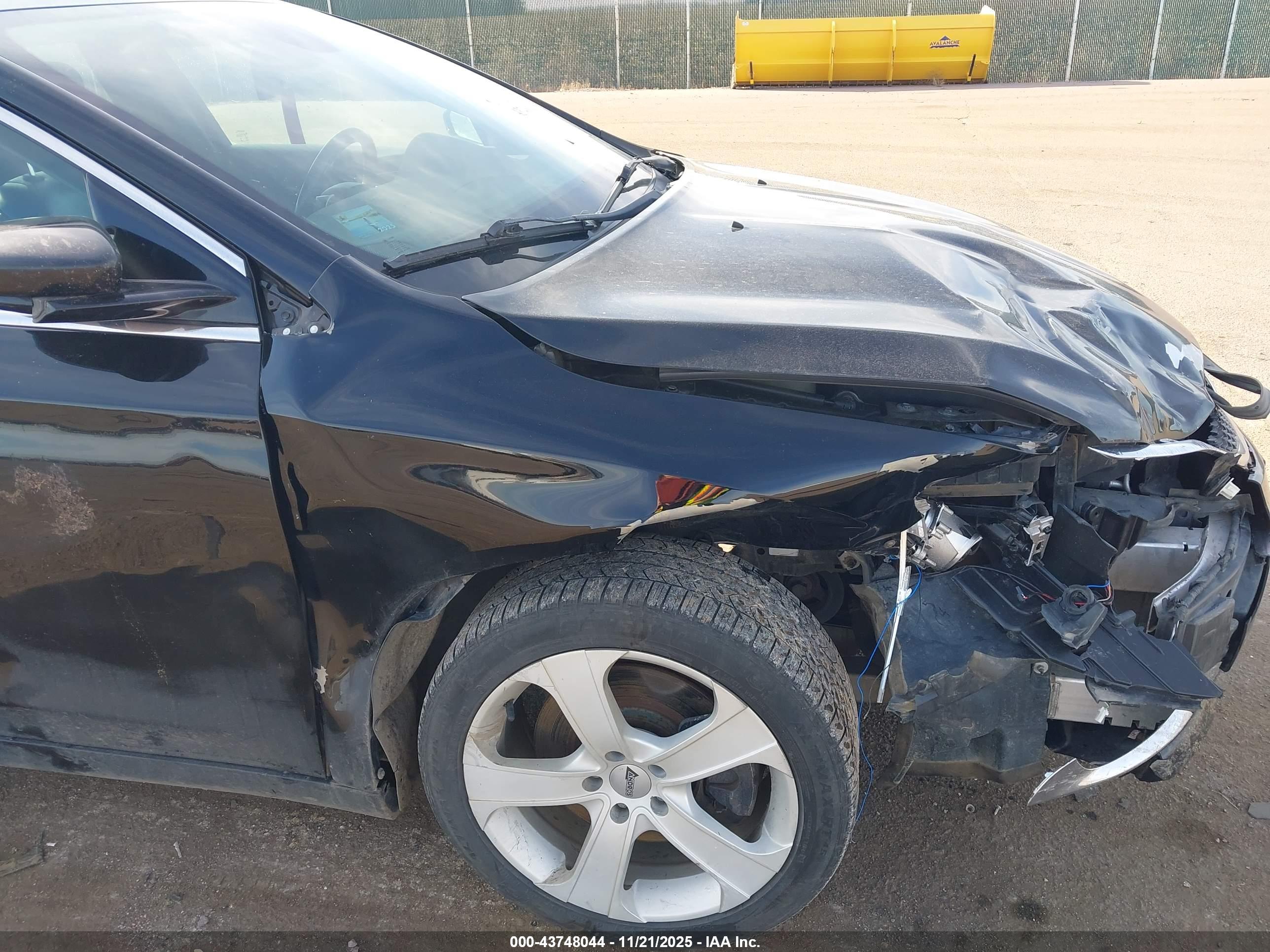 CHRYSLER 200 image 6