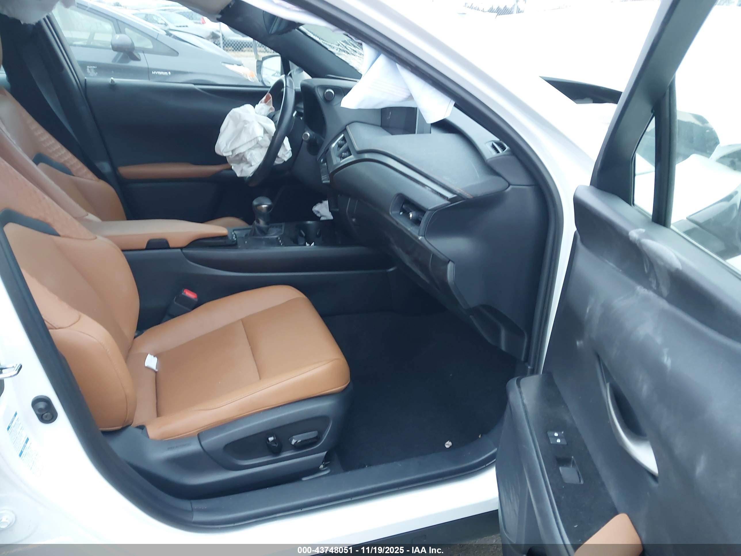 LEXUS UX image 5