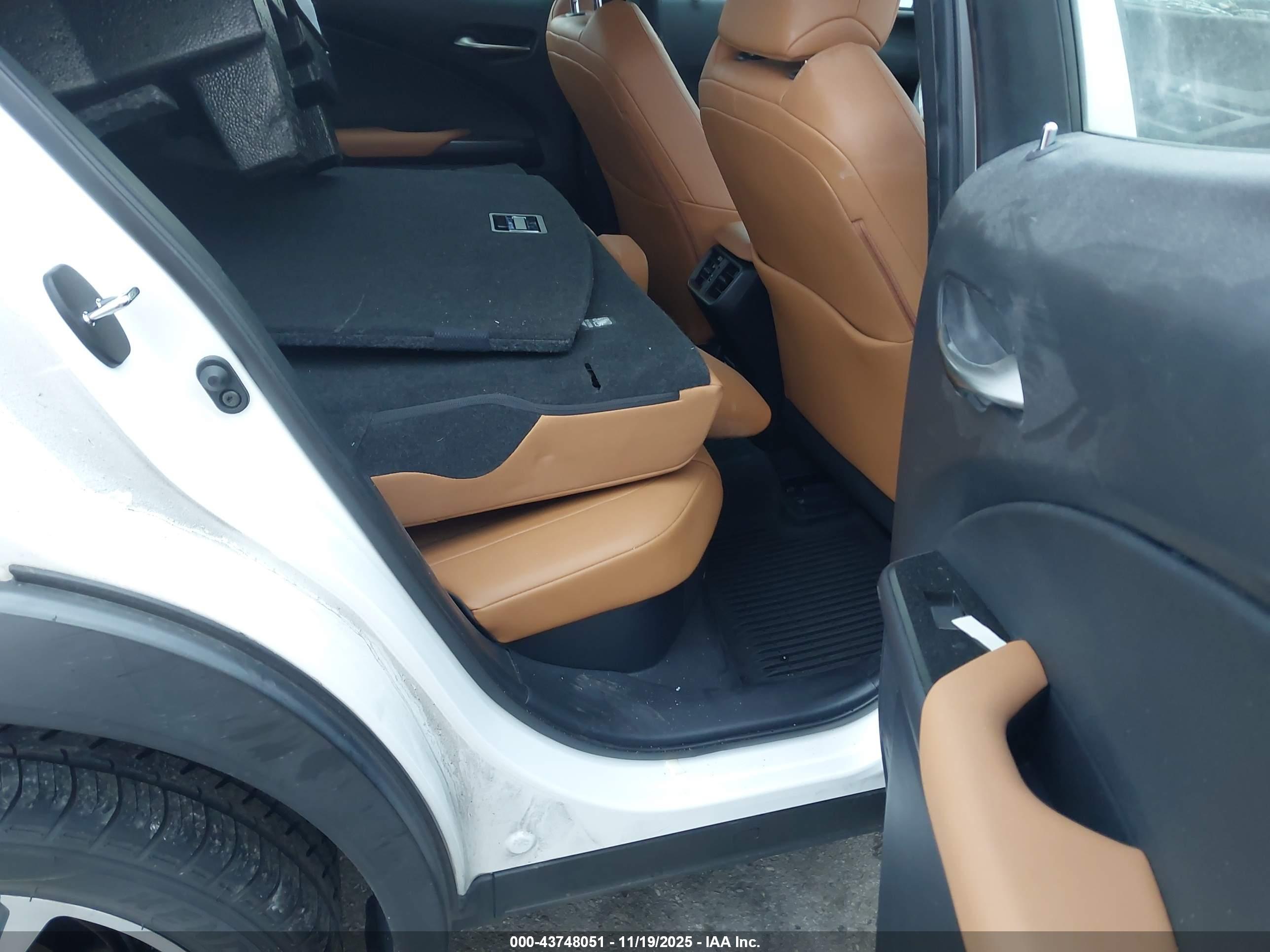 LEXUS UX image 8