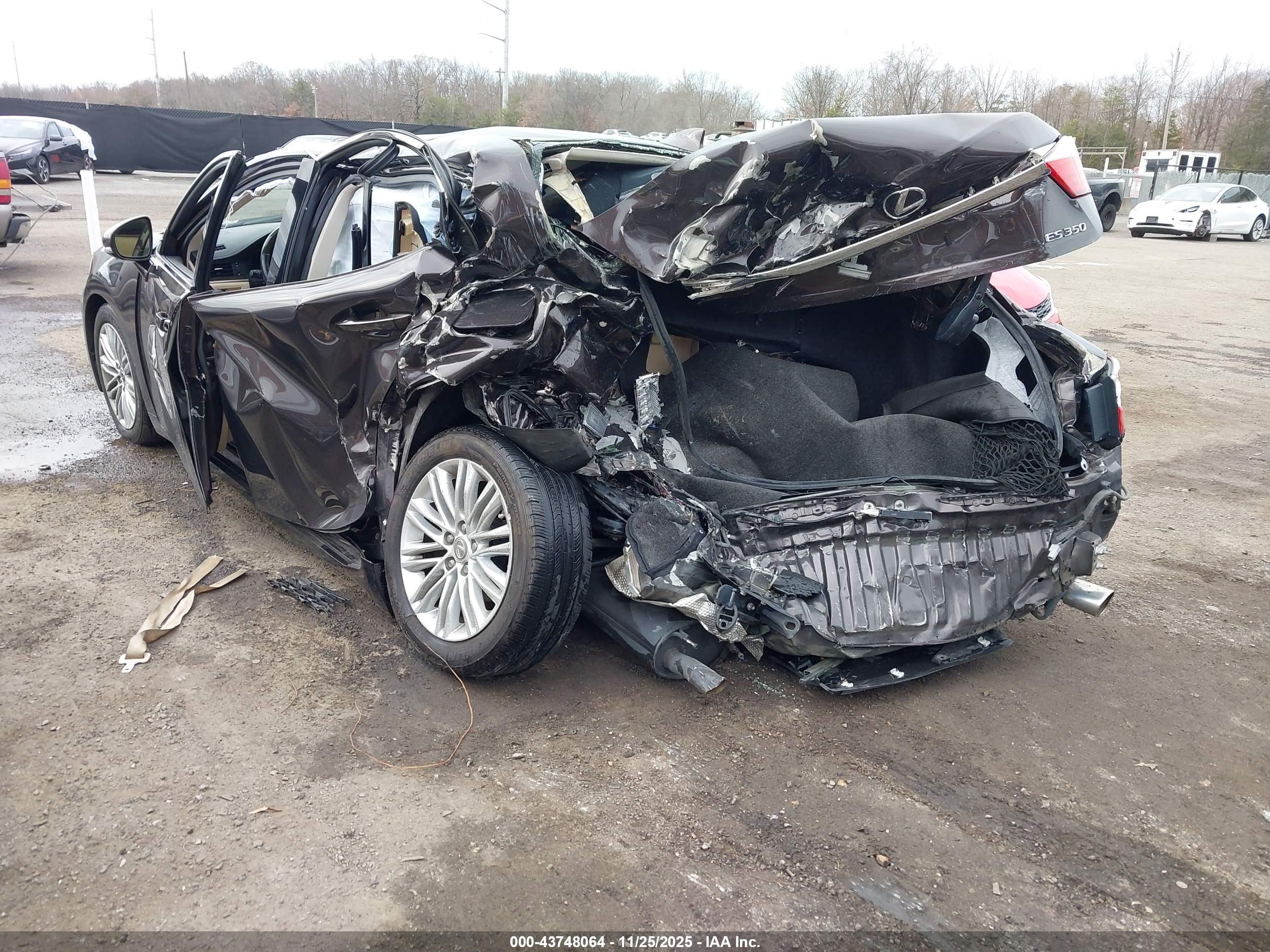 LEXUS ES image 3