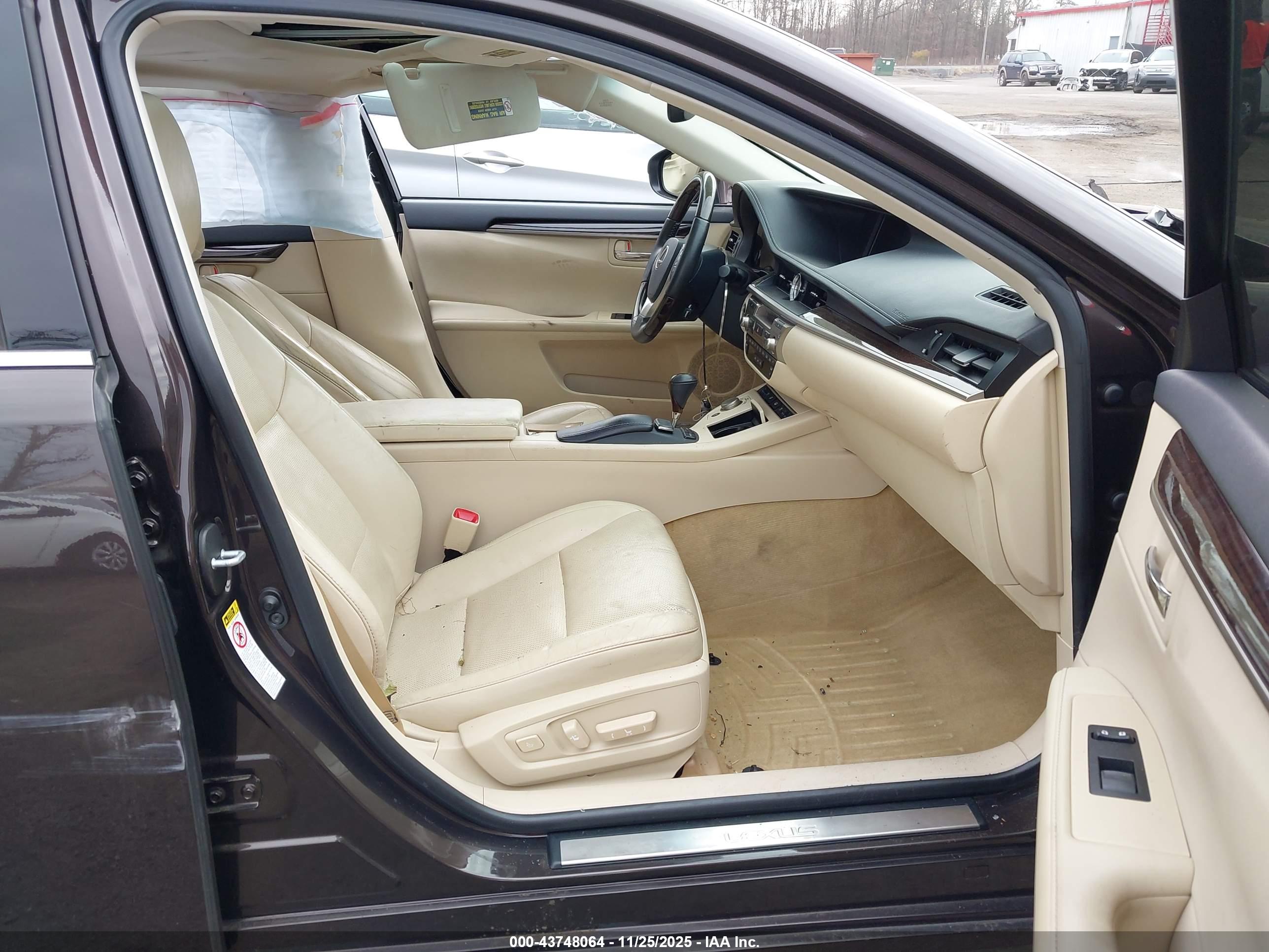 LEXUS ES image 5