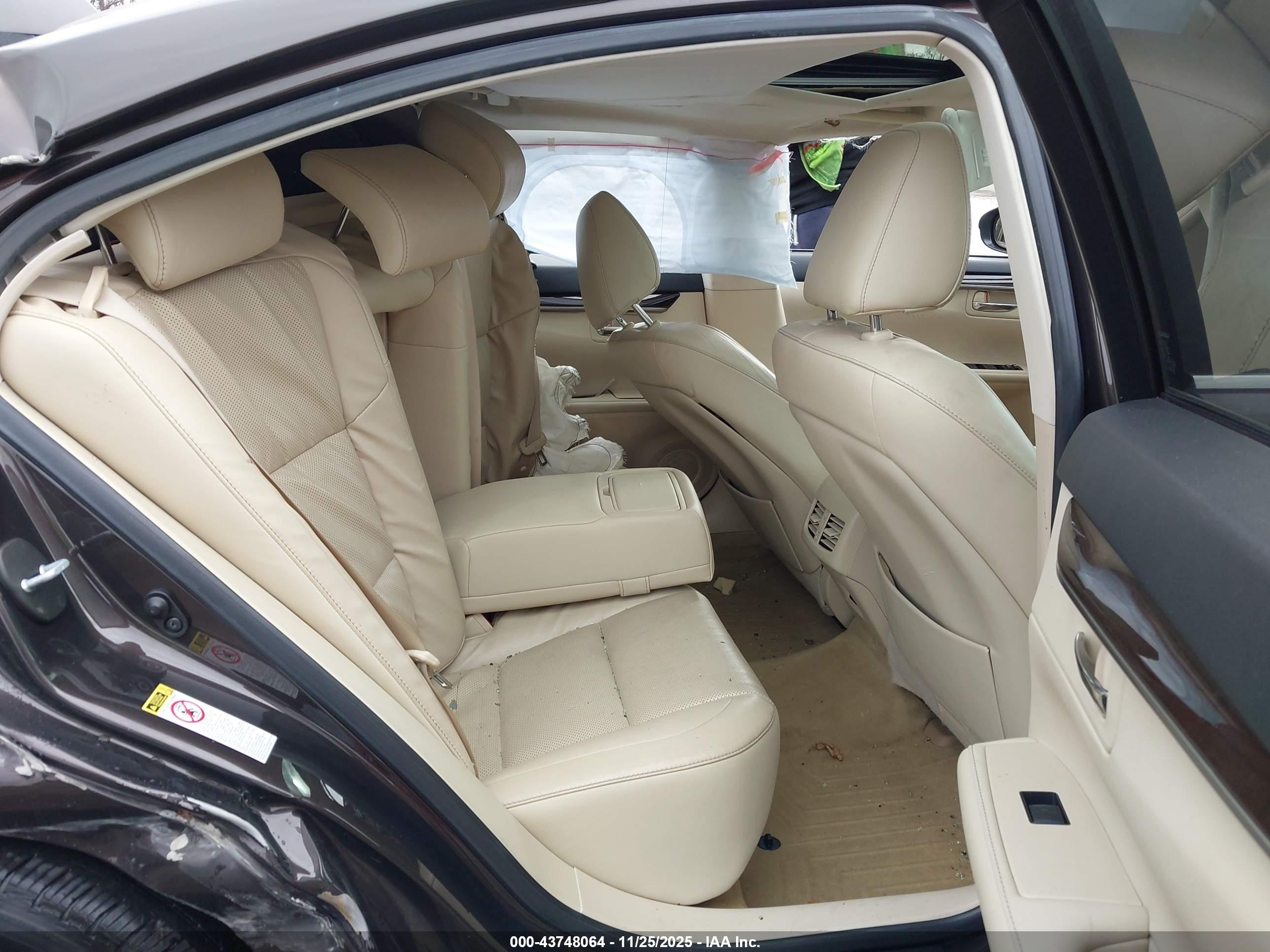 LEXUS ES image 8