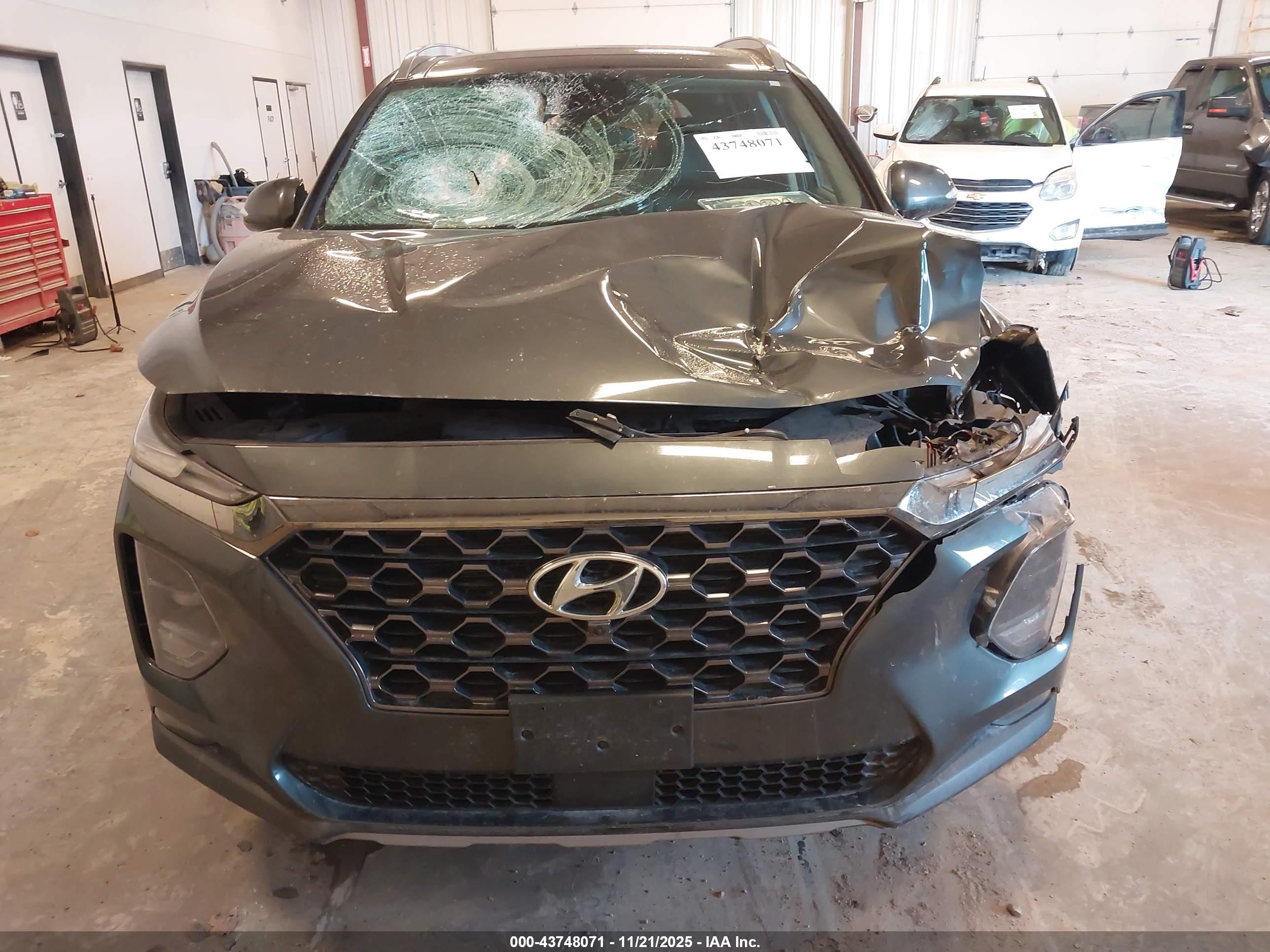HYUNDAI SANTA image 6
