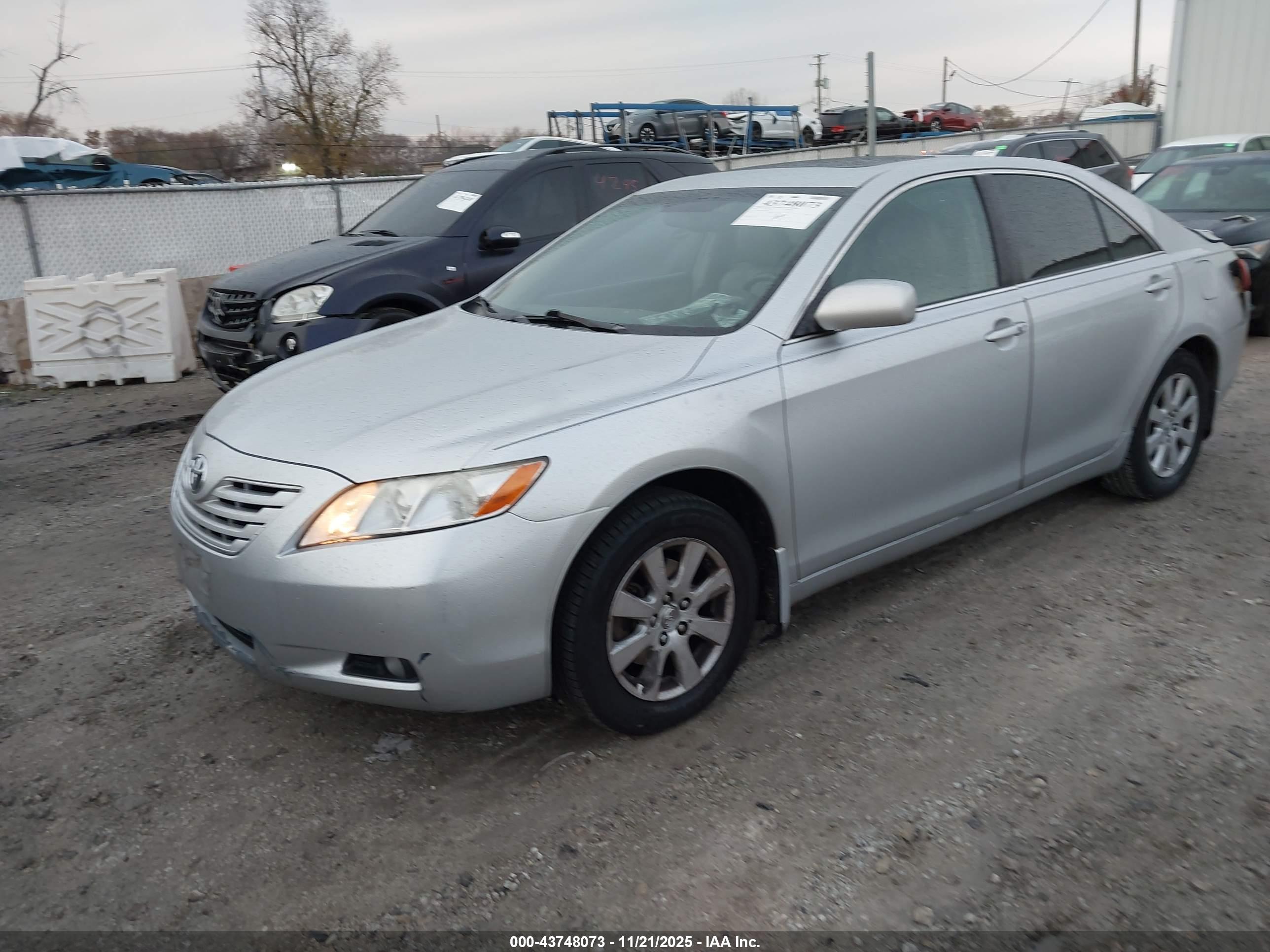 TOYOTA CAMRY image 2