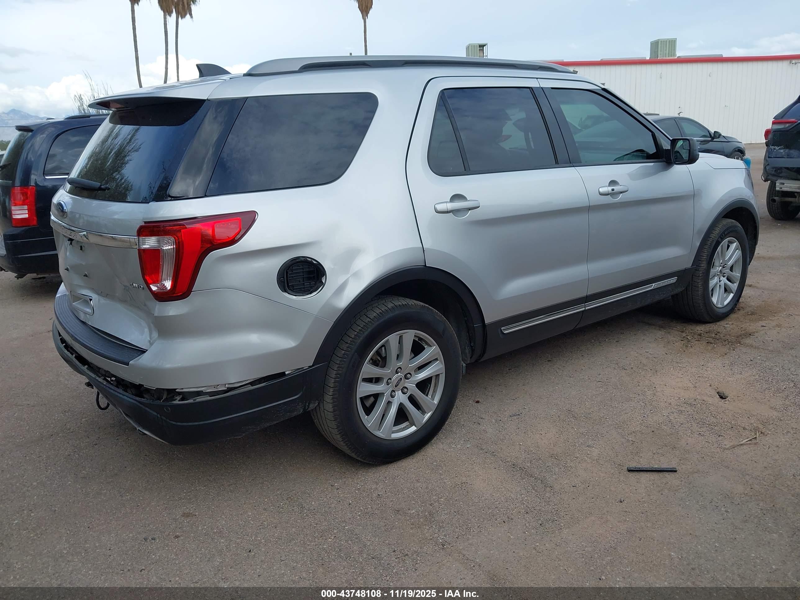 FORD EXPLORER image 4