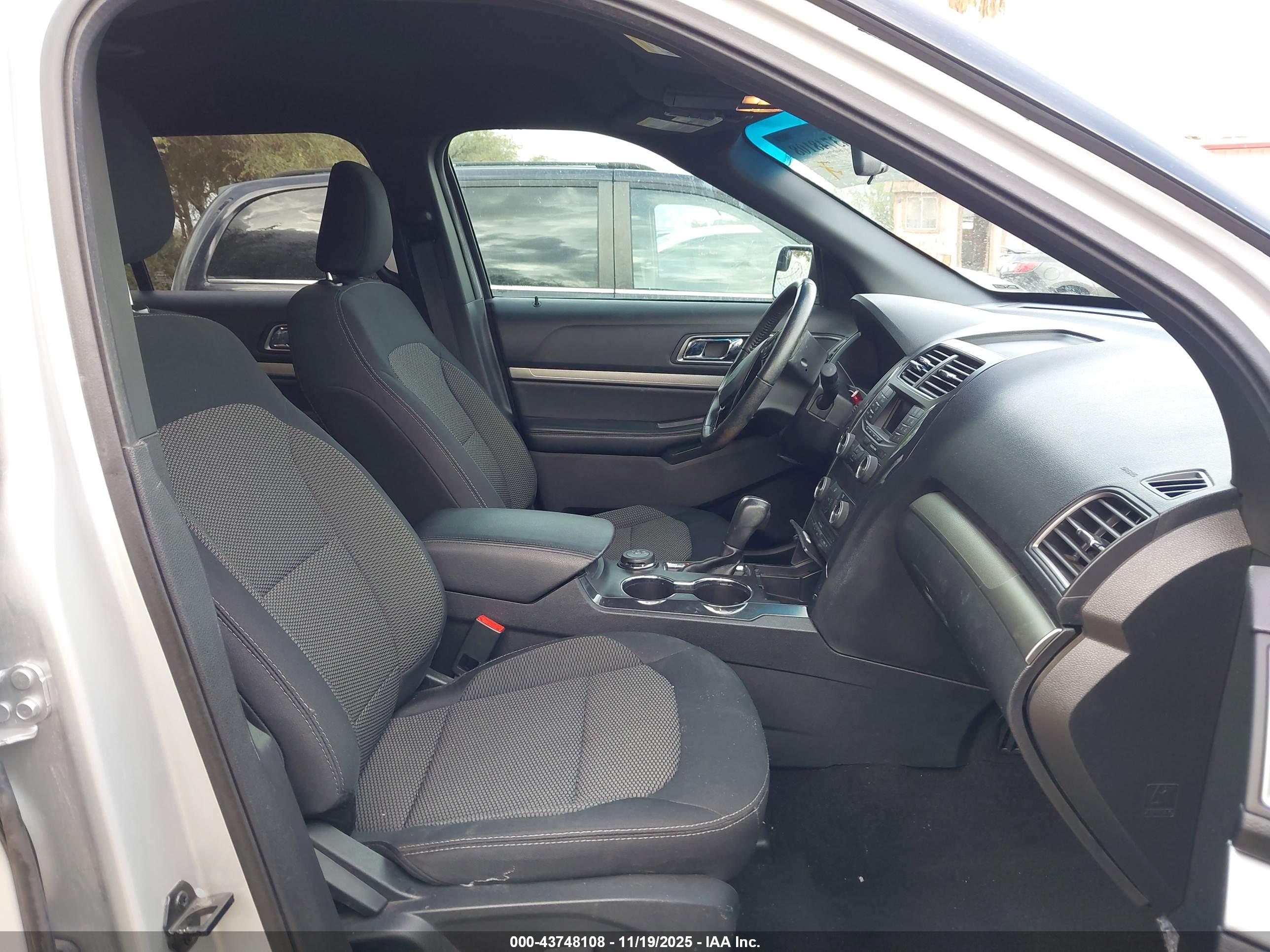 FORD EXPLORER image 5