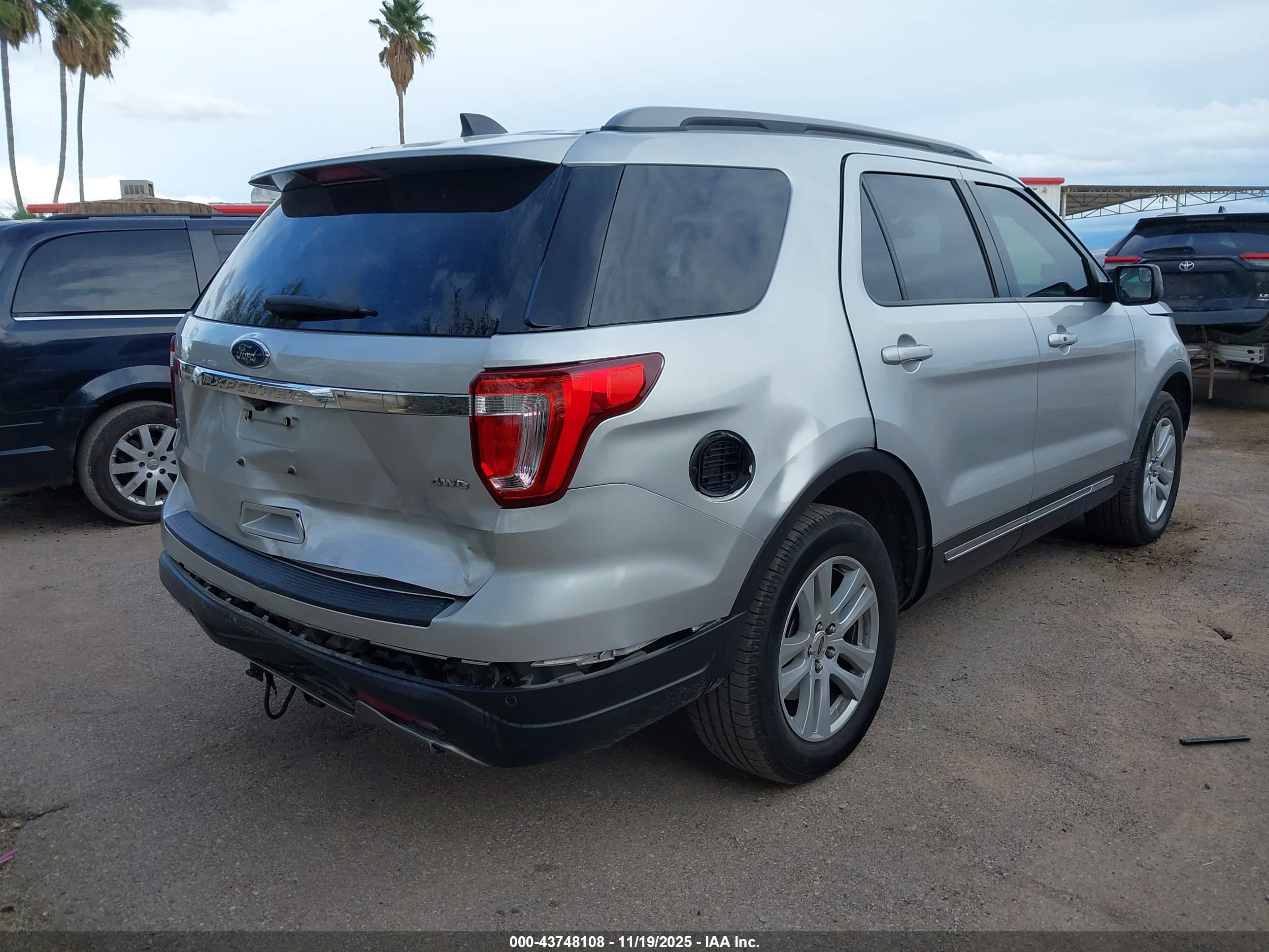 FORD EXPLORER image 6