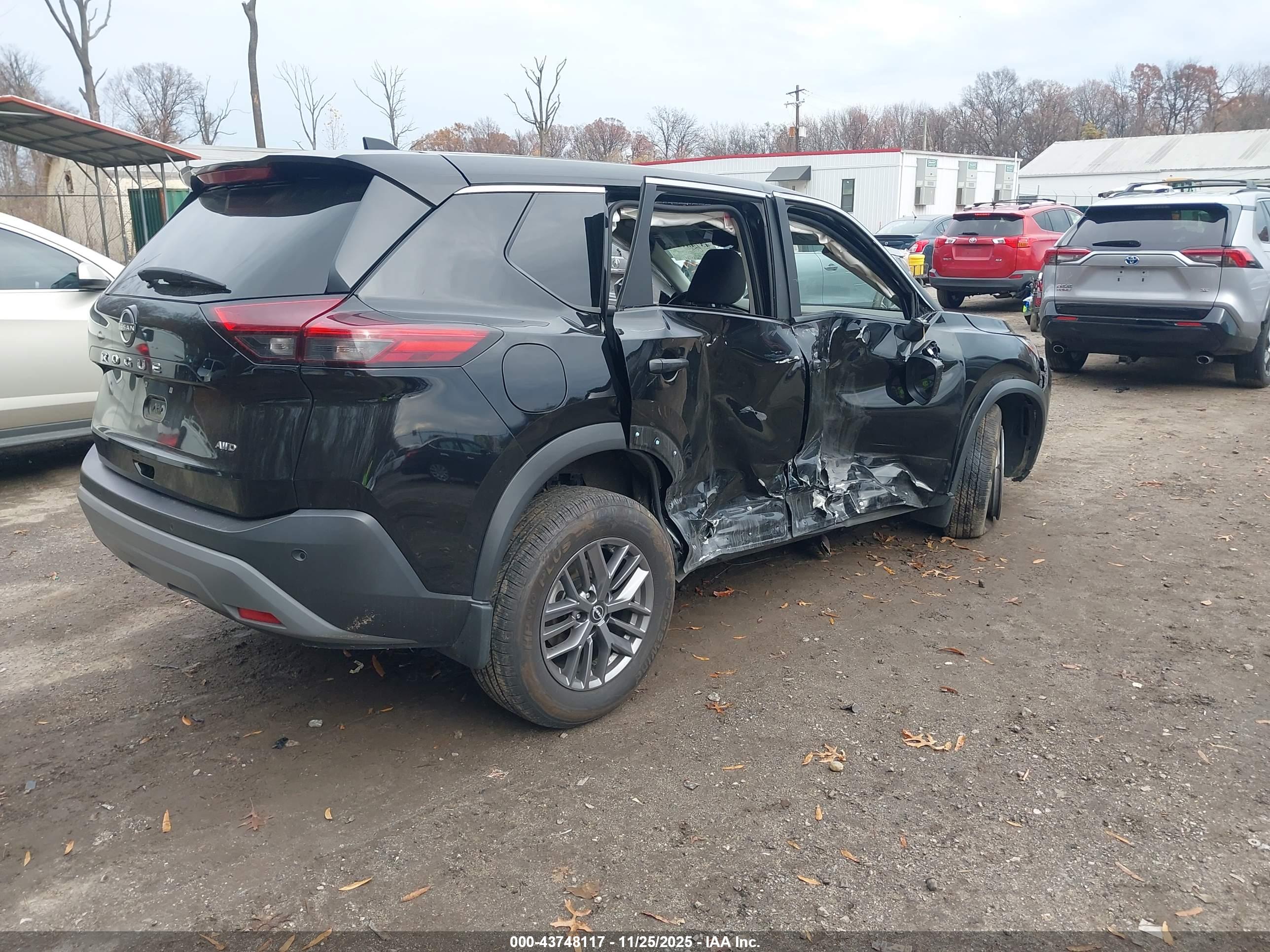 NISSAN ROGUE image 4