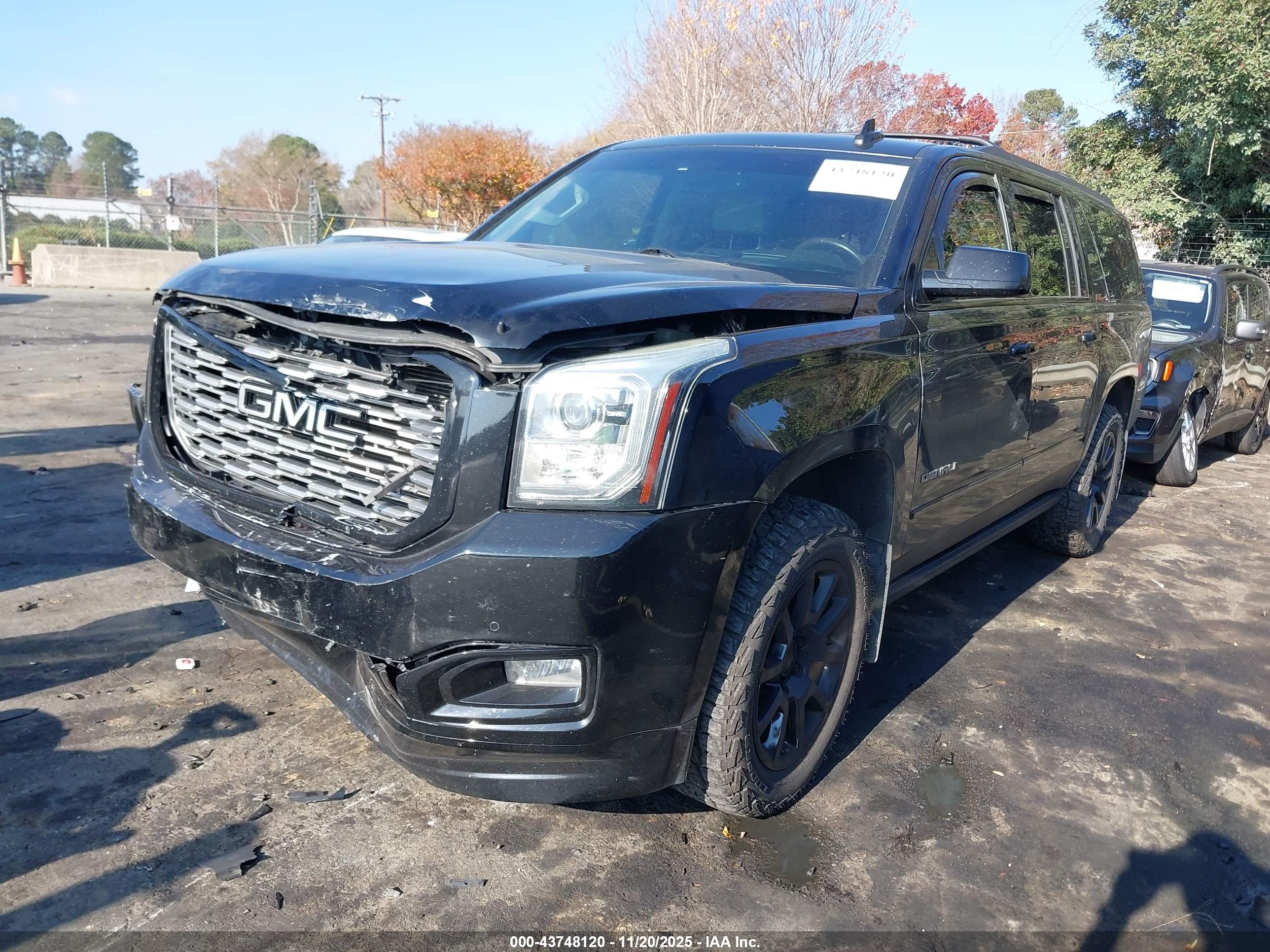 GMC YUKON image 2