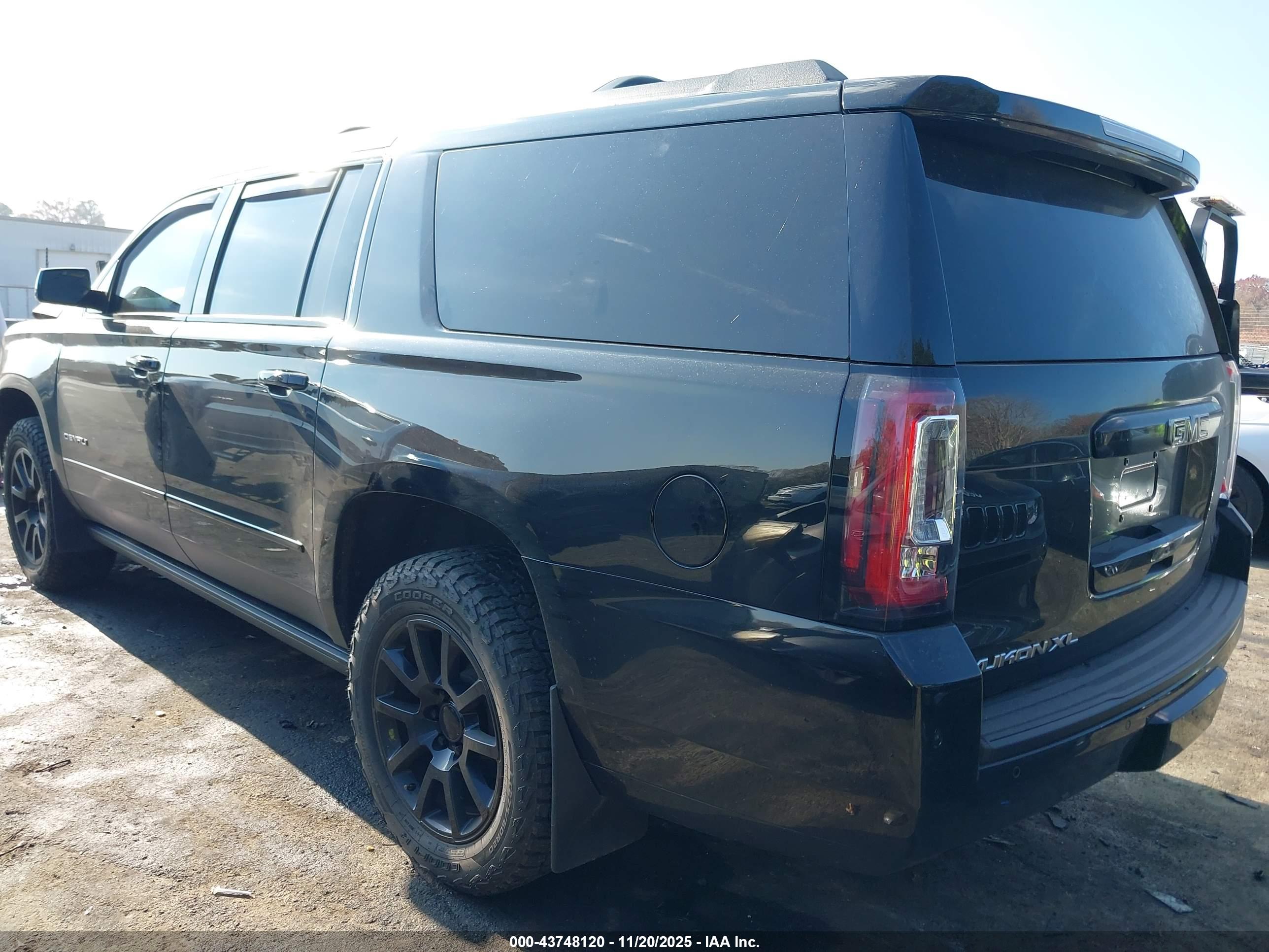 GMC YUKON image 3