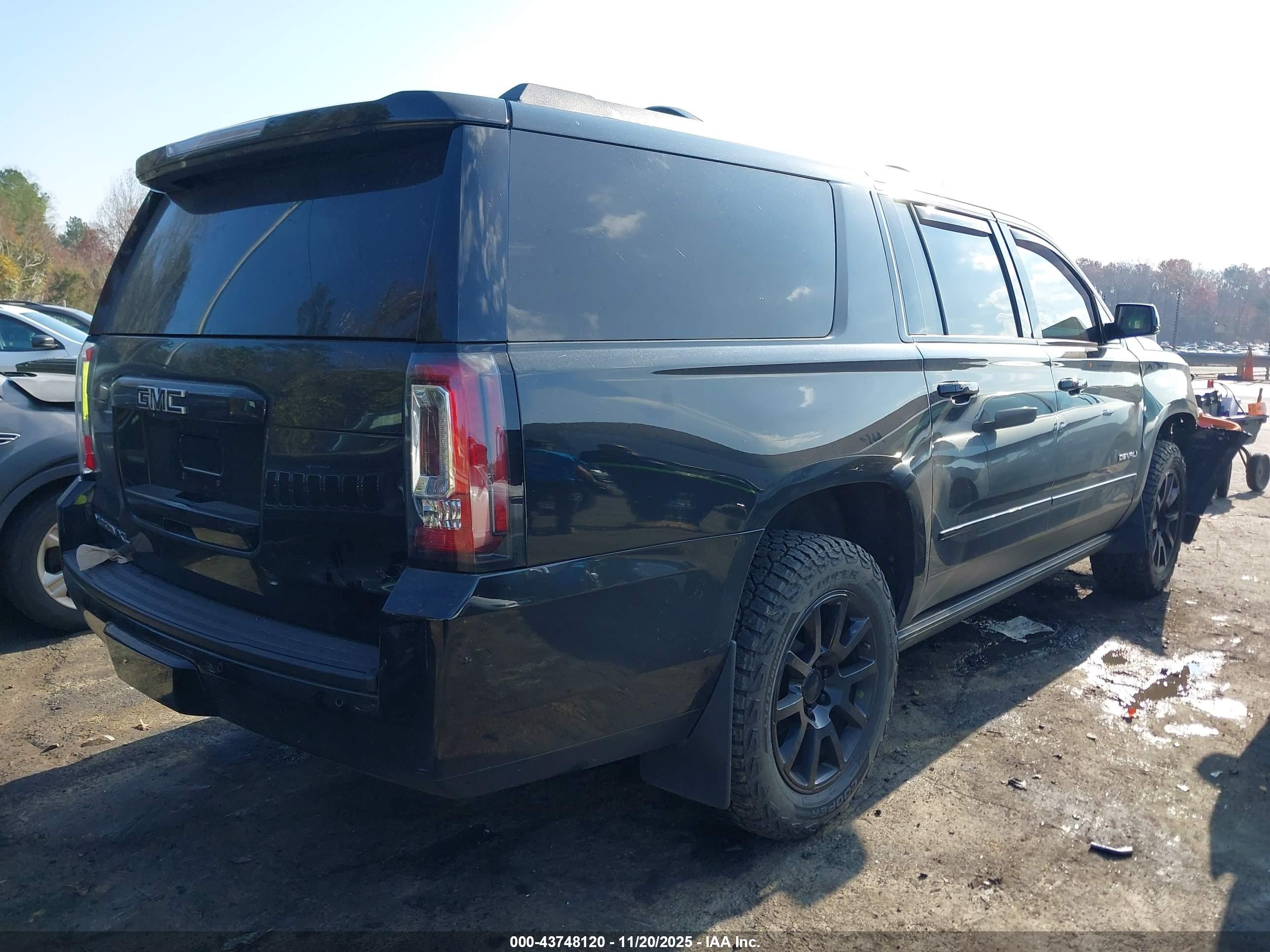 GMC YUKON image 4