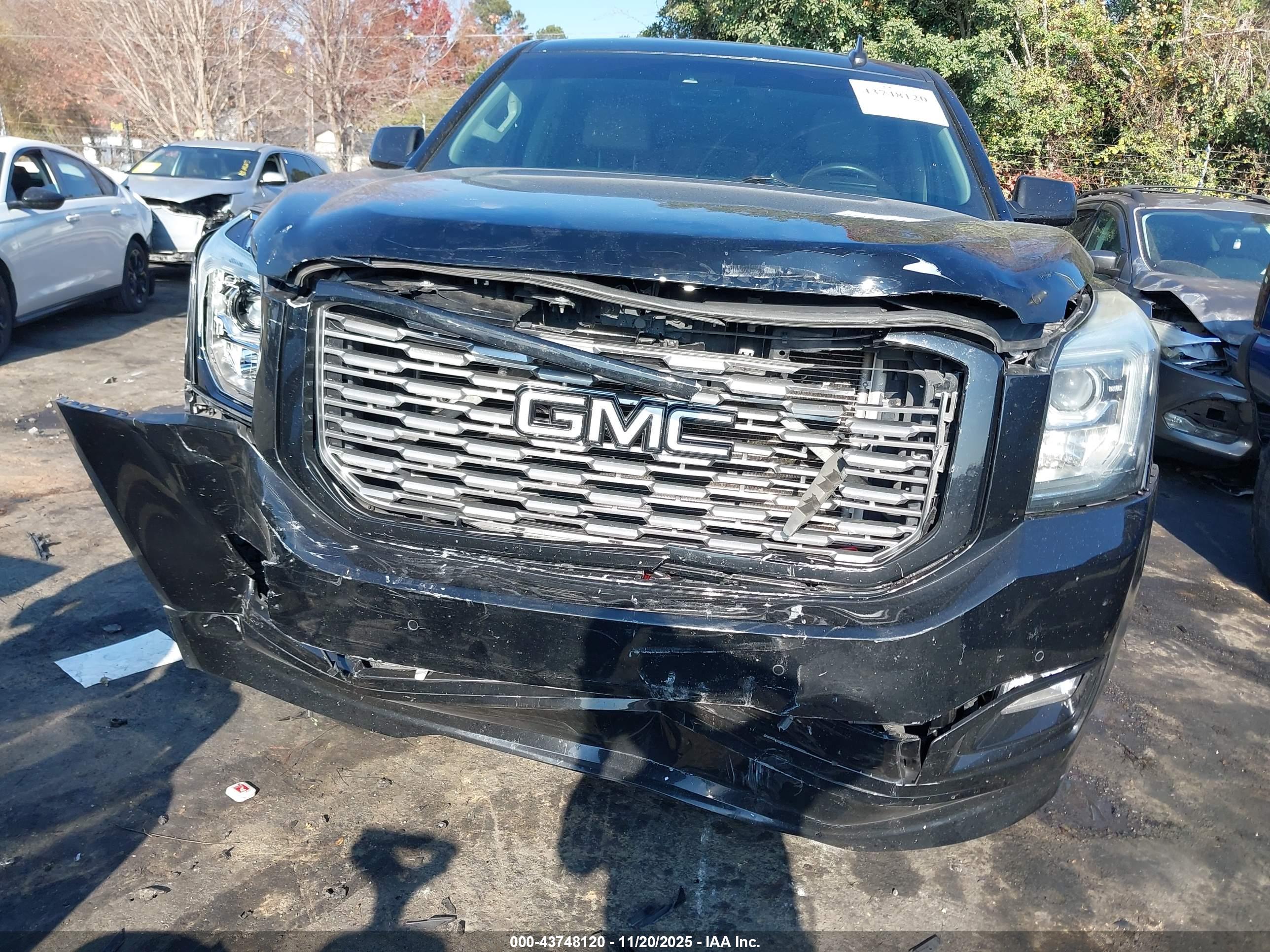 GMC YUKON image 6
