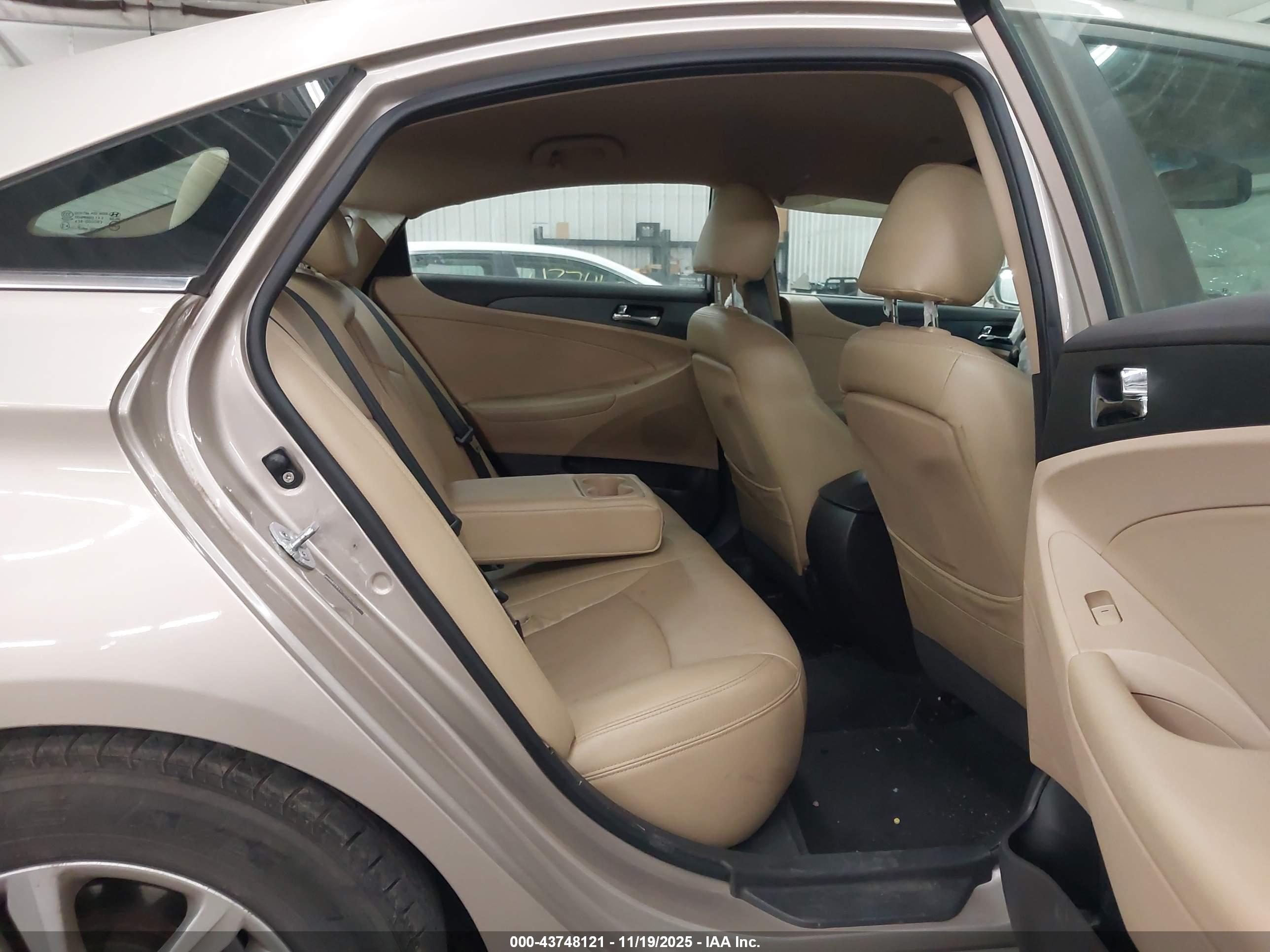 HYUNDAI SONATA image 8