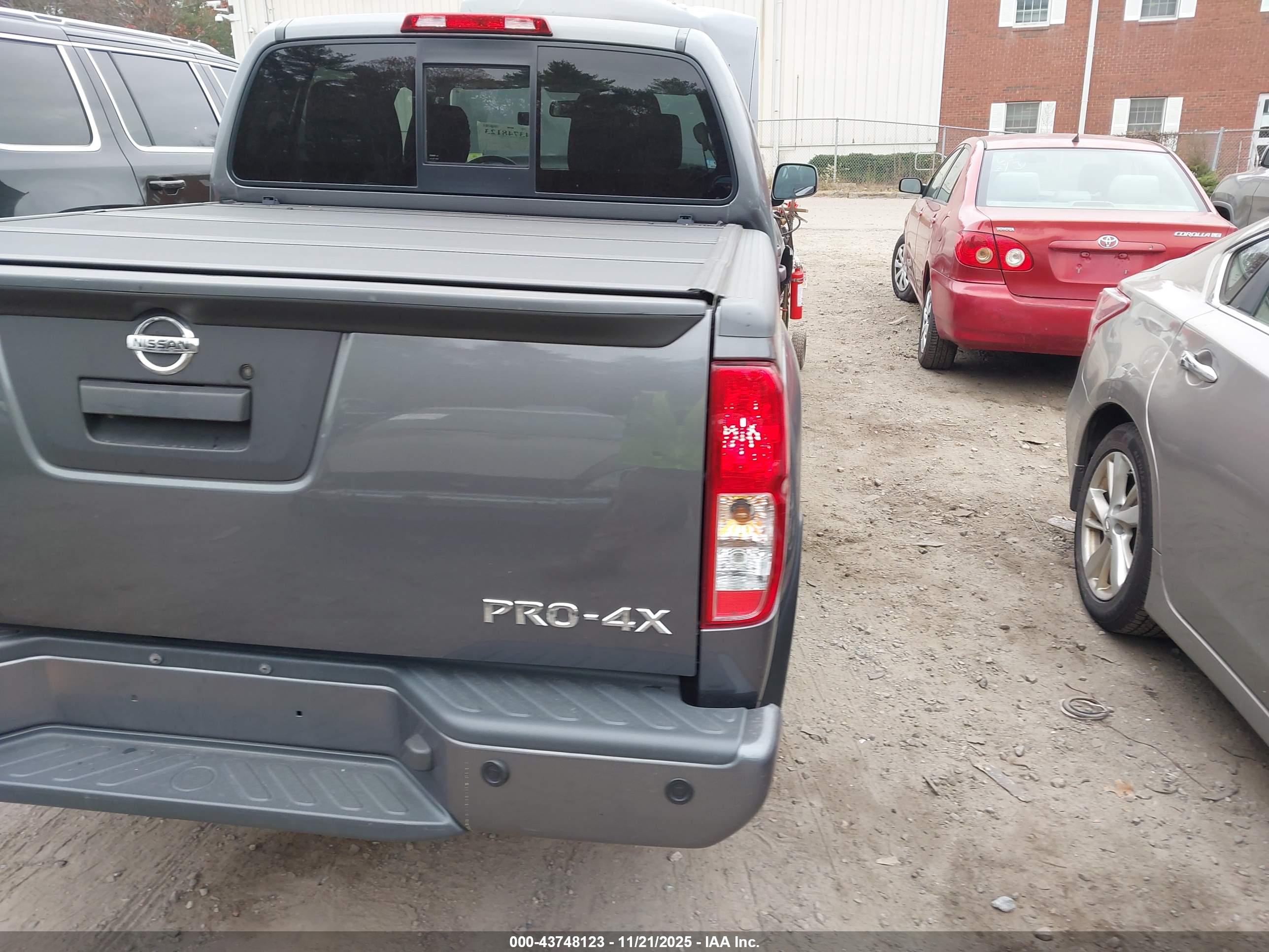 NISSAN FRONTIER image 4