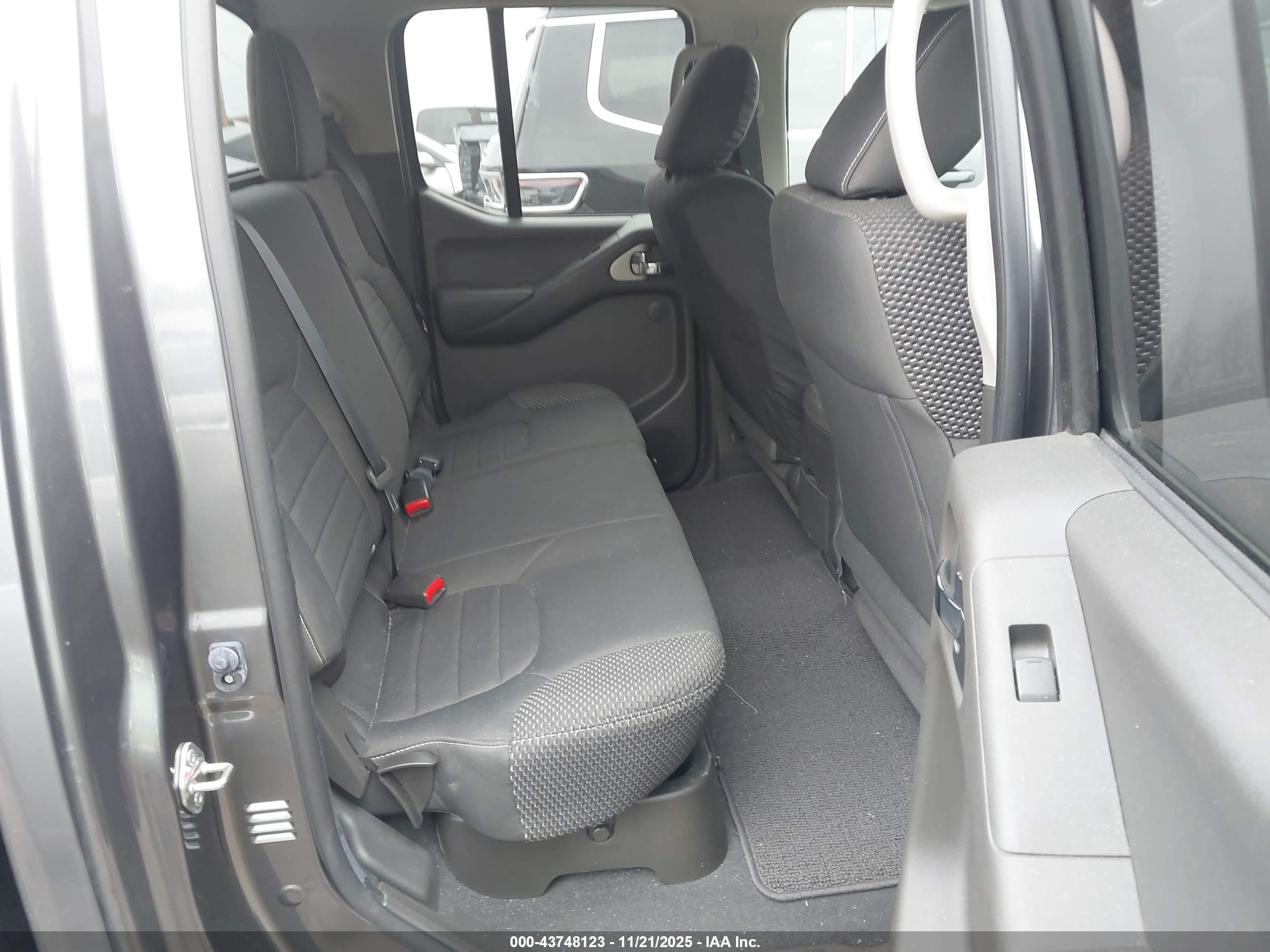 NISSAN FRONTIER image 8