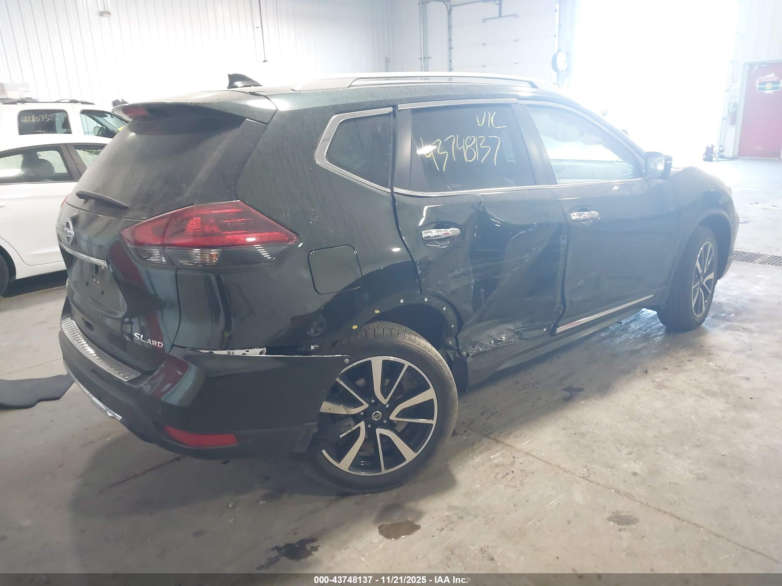 NISSAN ROGUE image 4