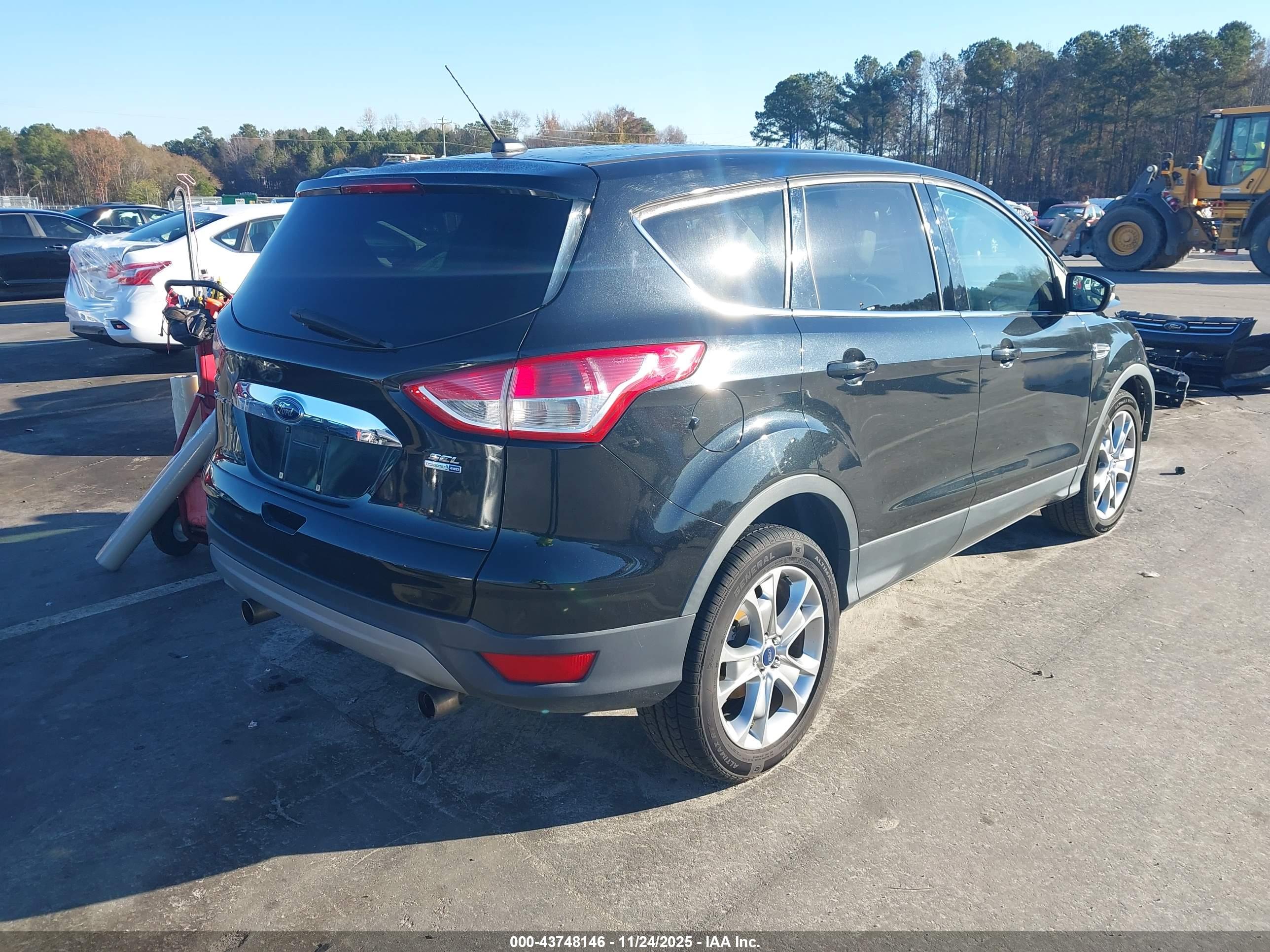 FORD ESCAPE image 4