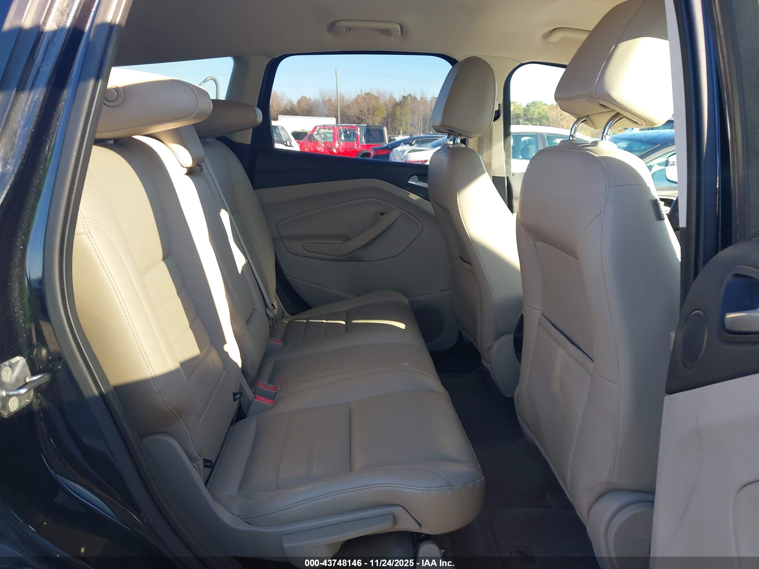 FORD ESCAPE image 8