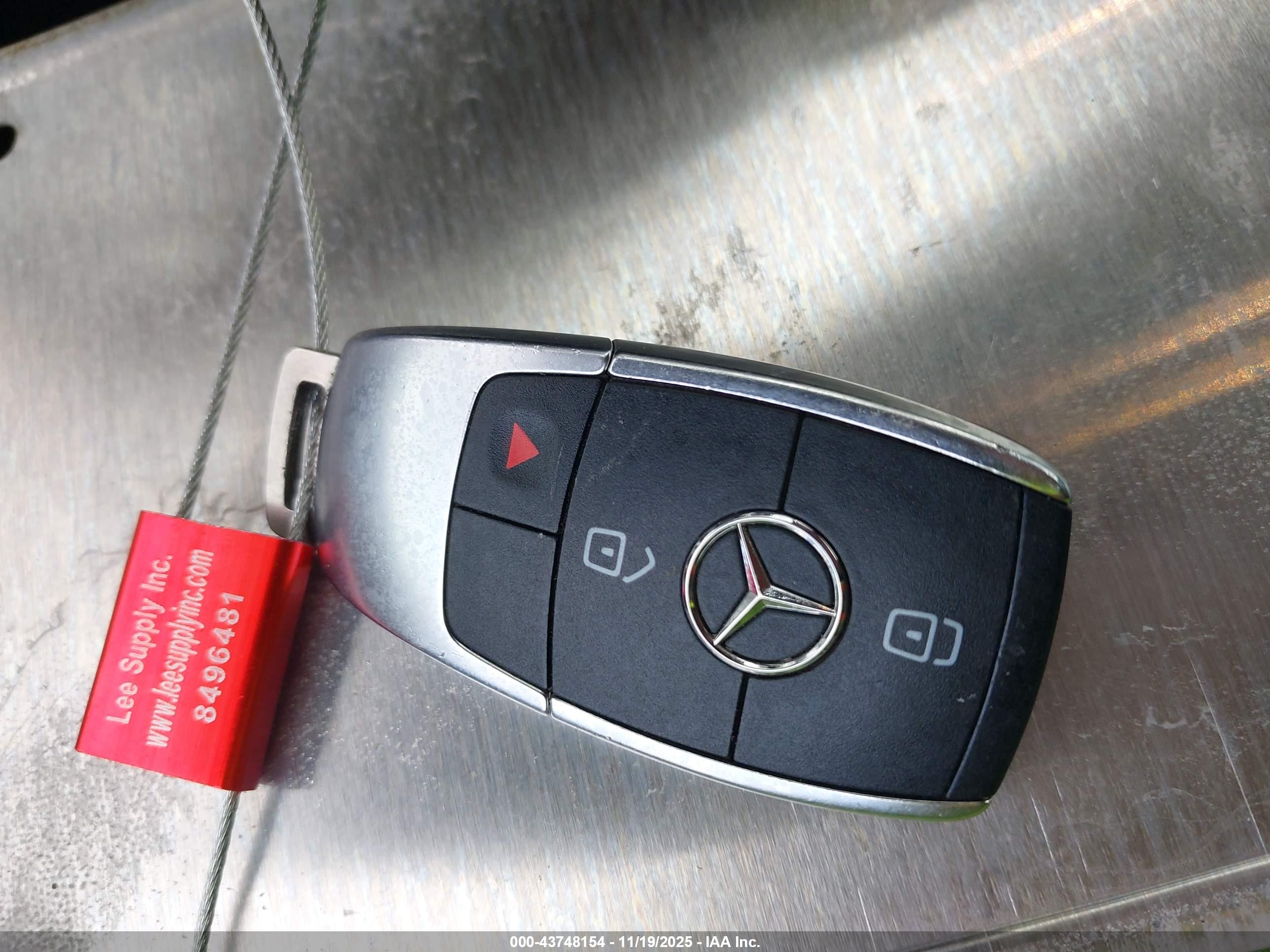 MERCEDES-BENZ GLB image 11