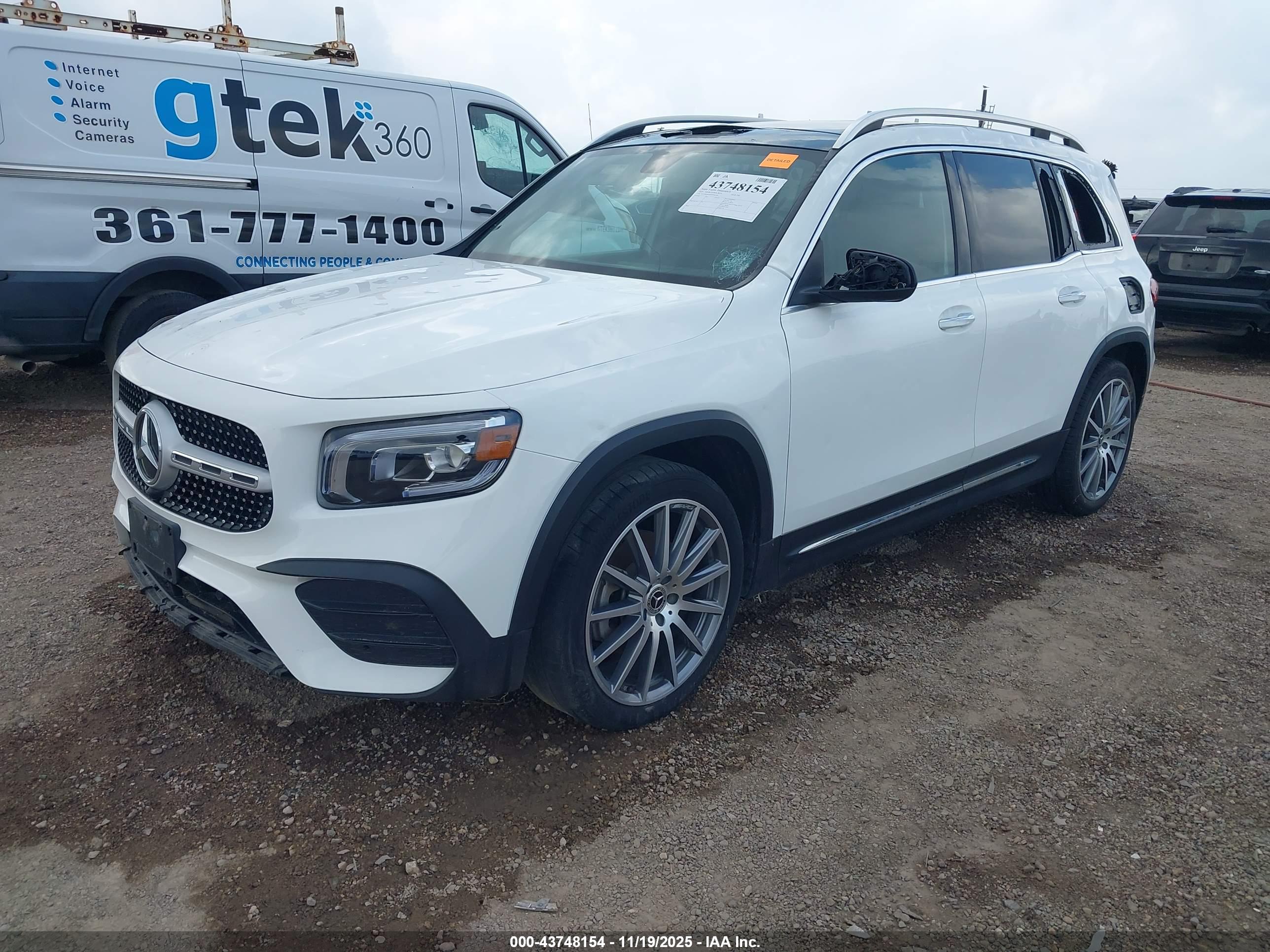 MERCEDES-BENZ GLB image 2