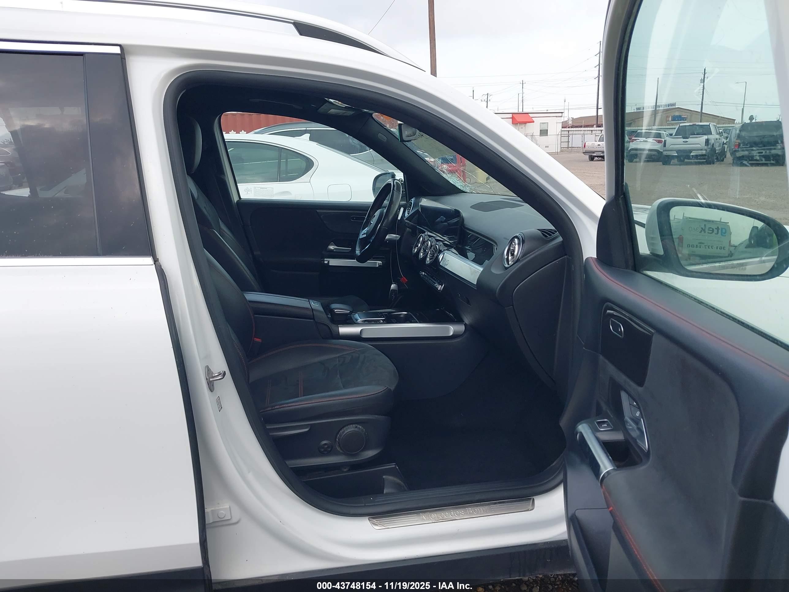 MERCEDES-BENZ GLB image 5