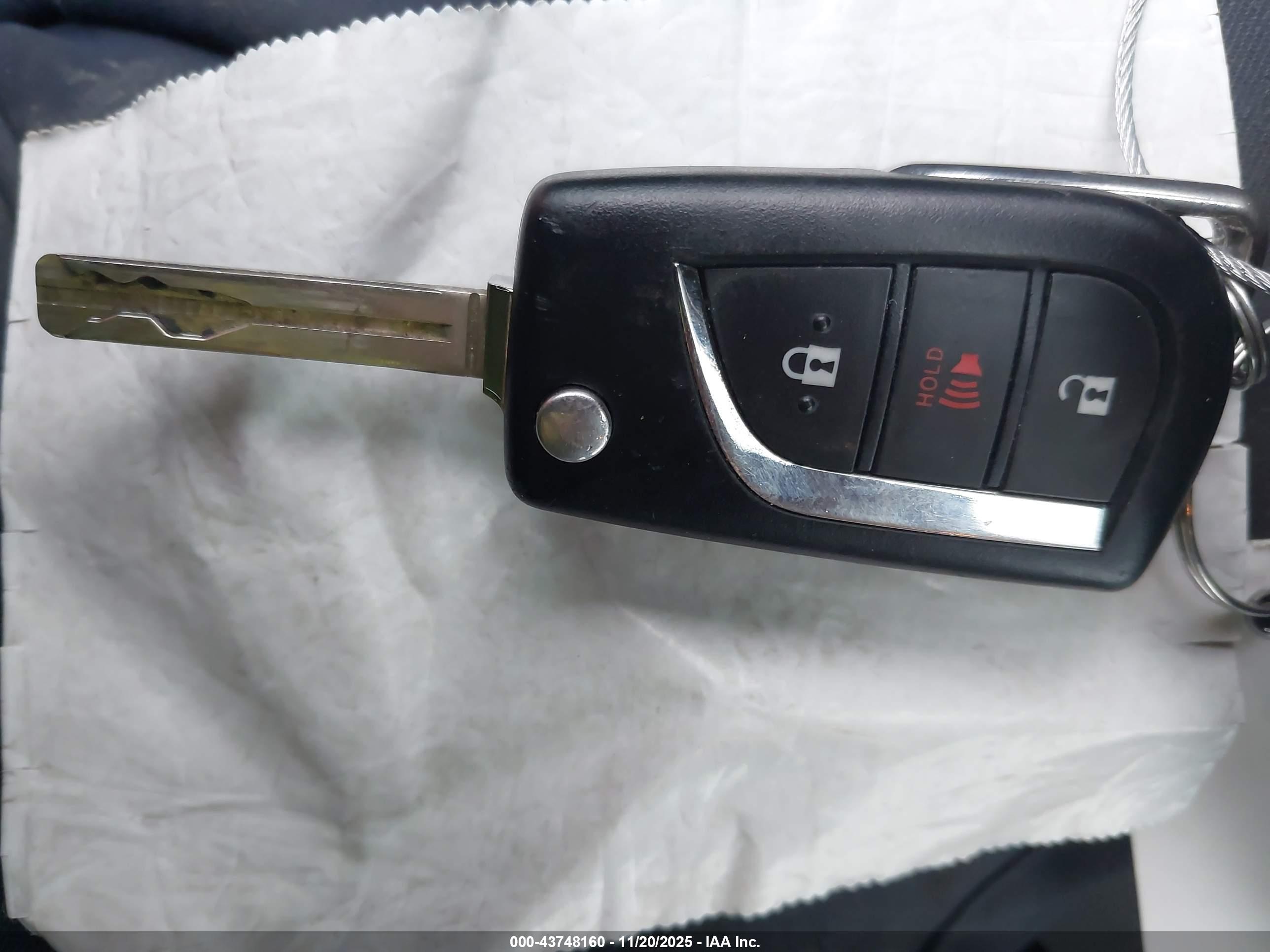 TOYOTA RAV4 image 11