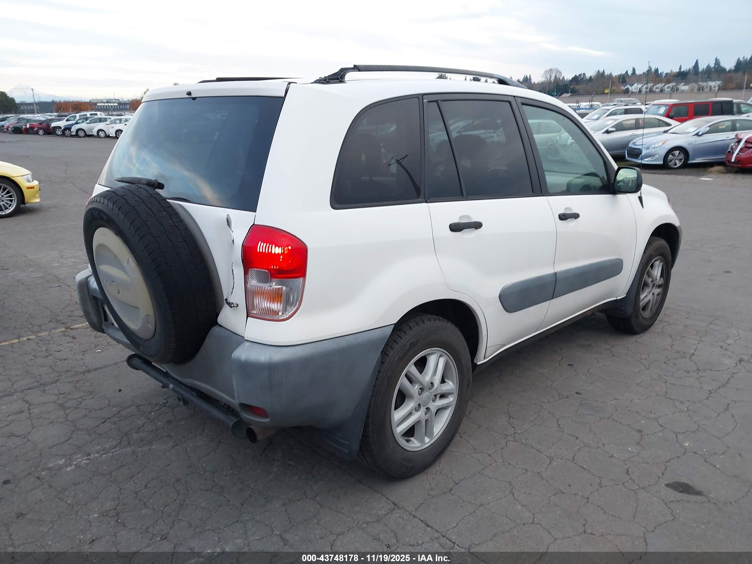 TOYOTA RAV4 image 4
