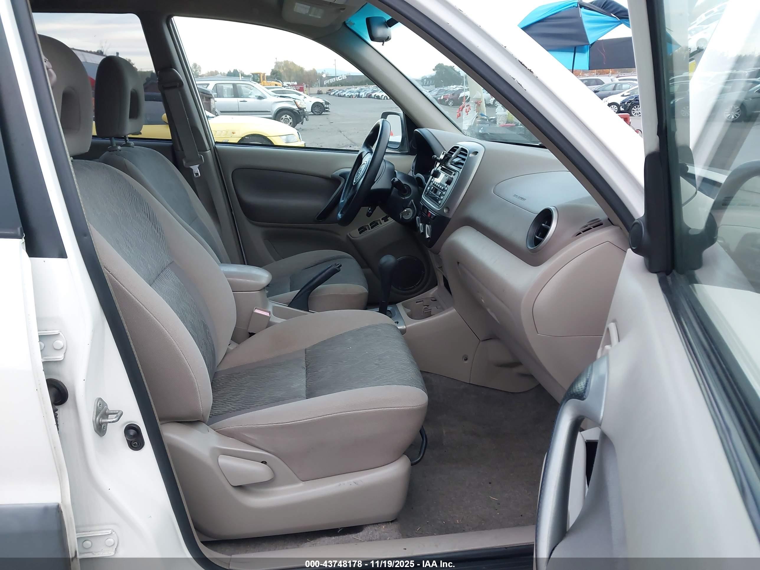 TOYOTA RAV4 image 5