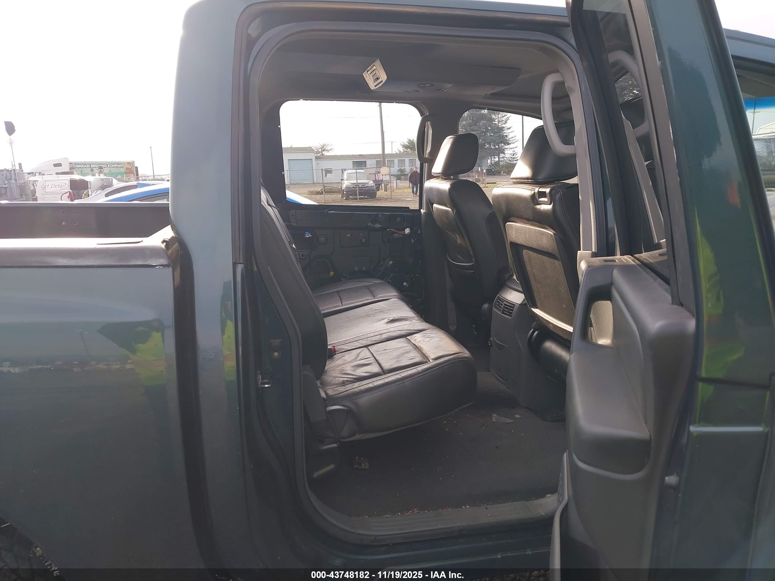 NISSAN TITAN image 8