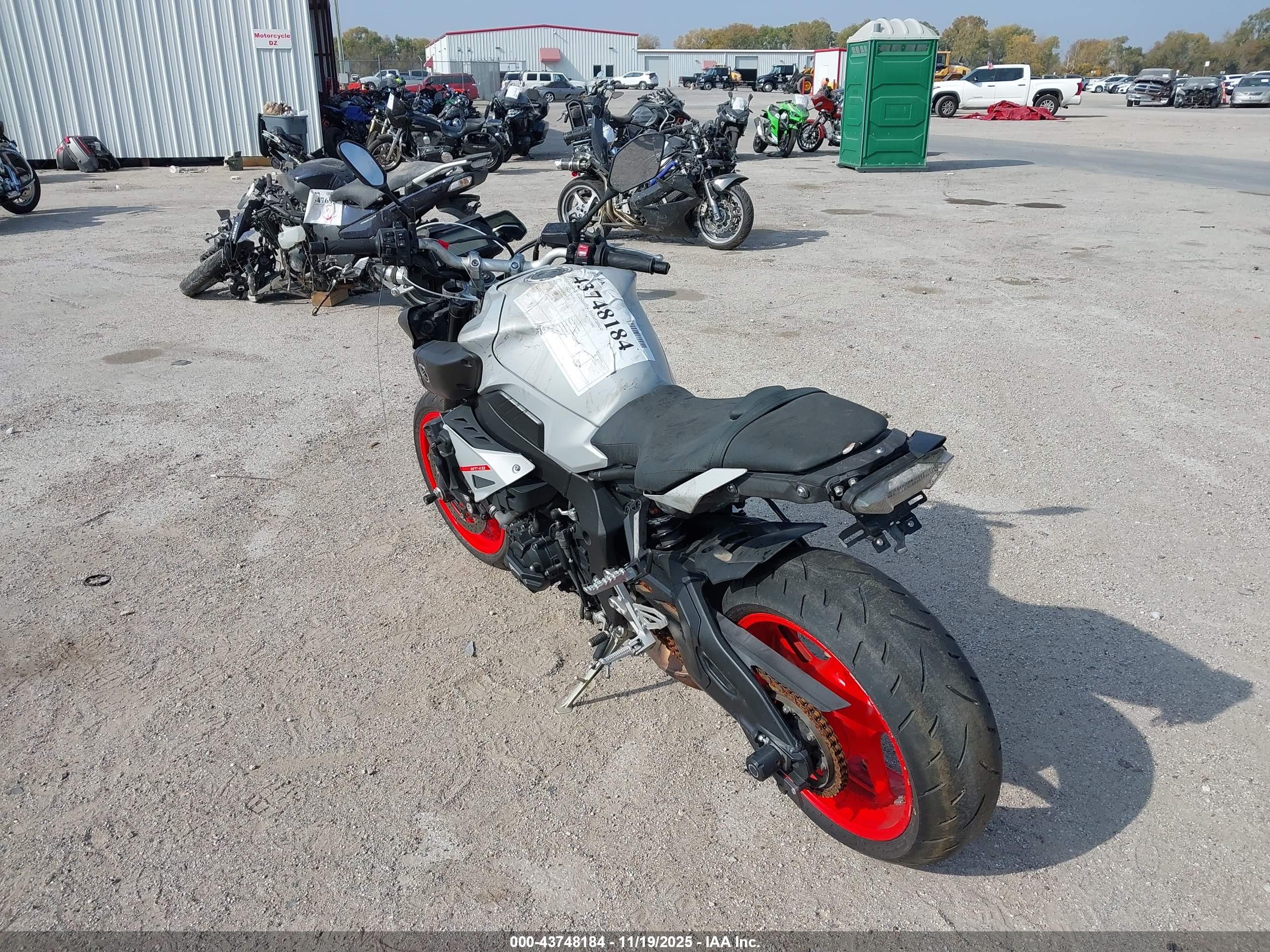 YAMAHA MTN1000 image 3