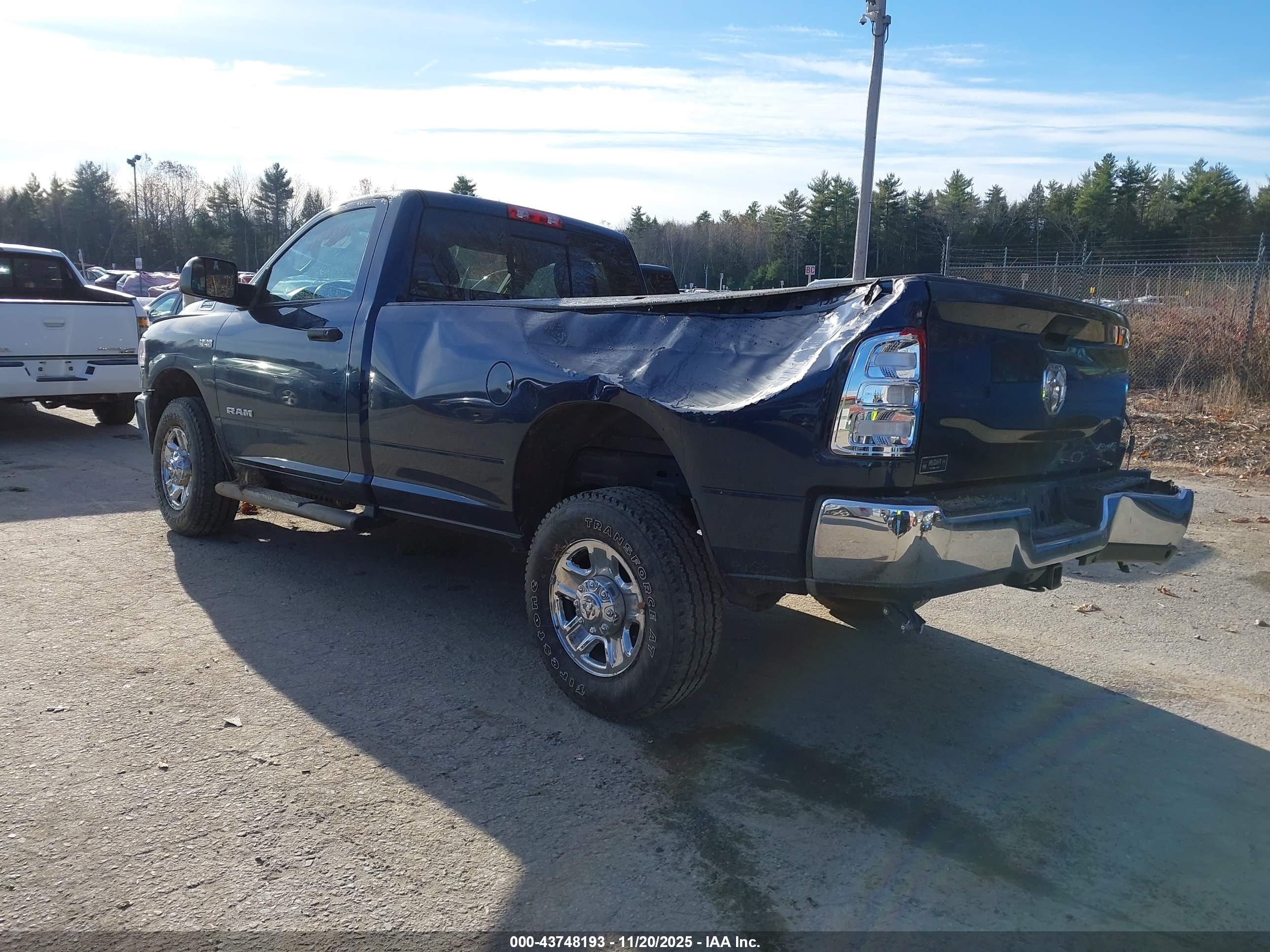 RAM 2500 image 3