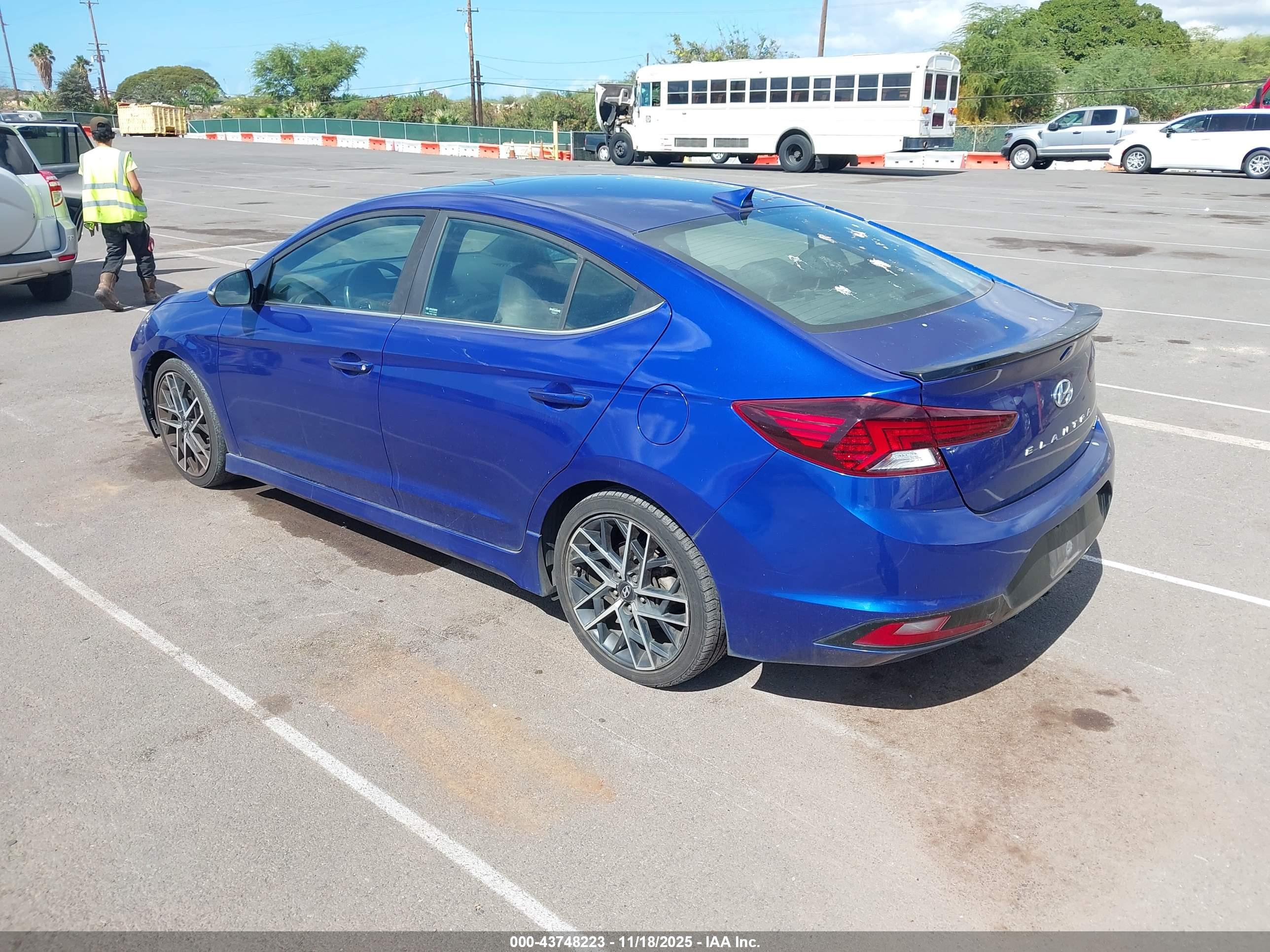 HYUNDAI ELANTRA image 3